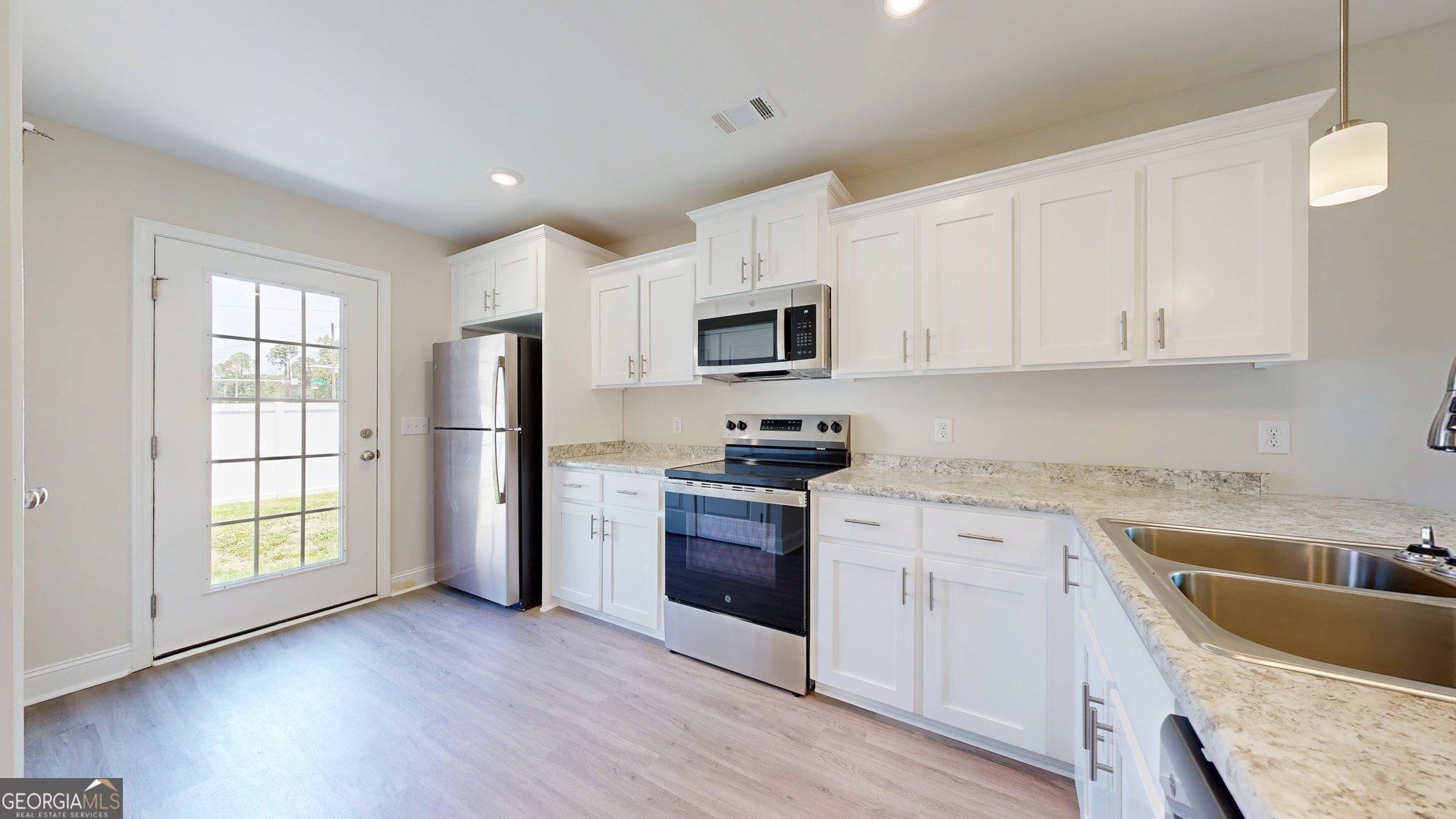 6 Roundtree Street Property Photo 12