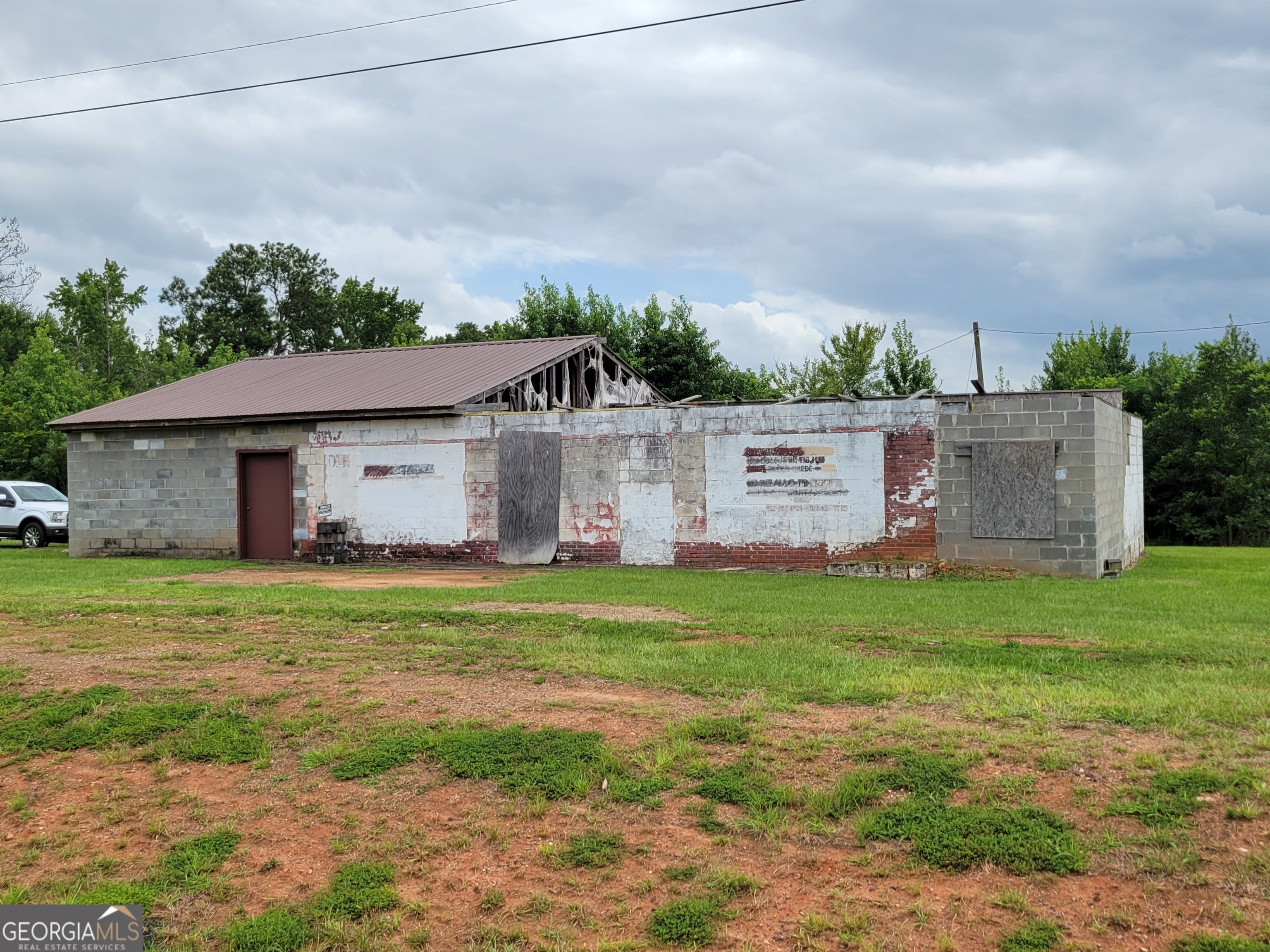 7567 Highway 24 W Property Photo 3