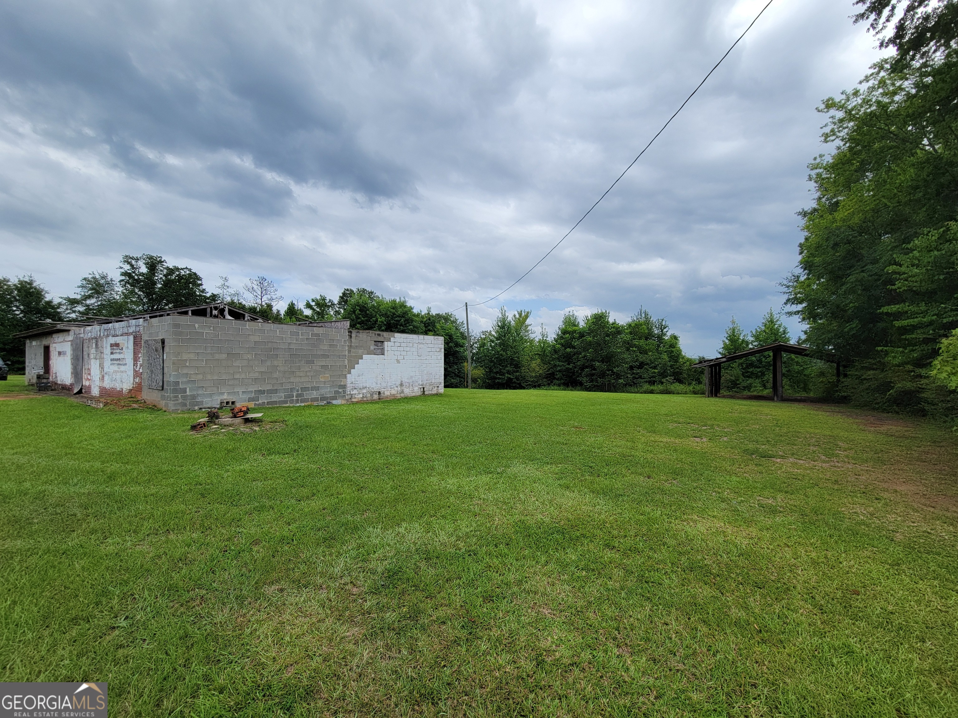 7567 Highway 24 W Property Photo 4