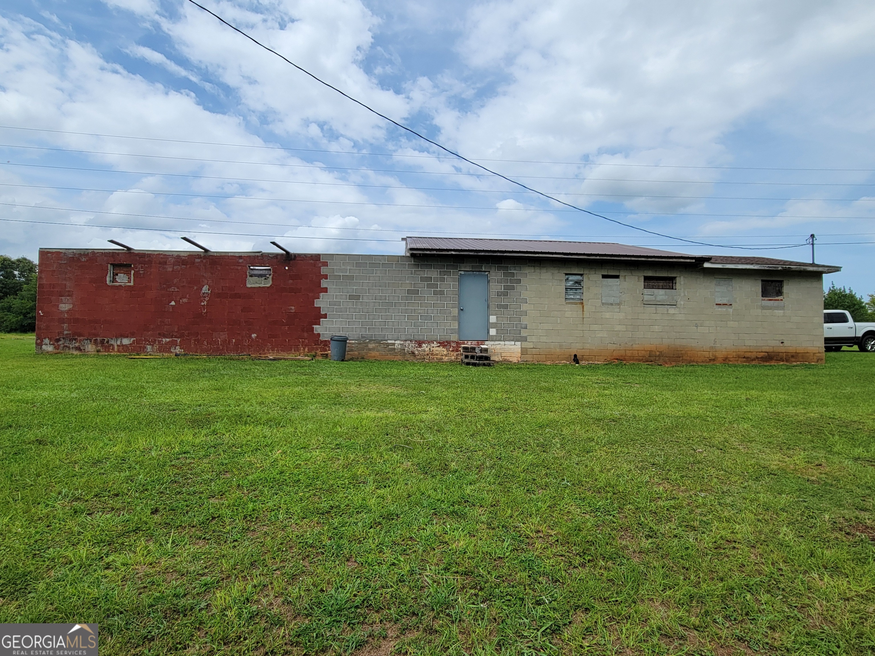 7567 Highway 24 W Property Photo 5
