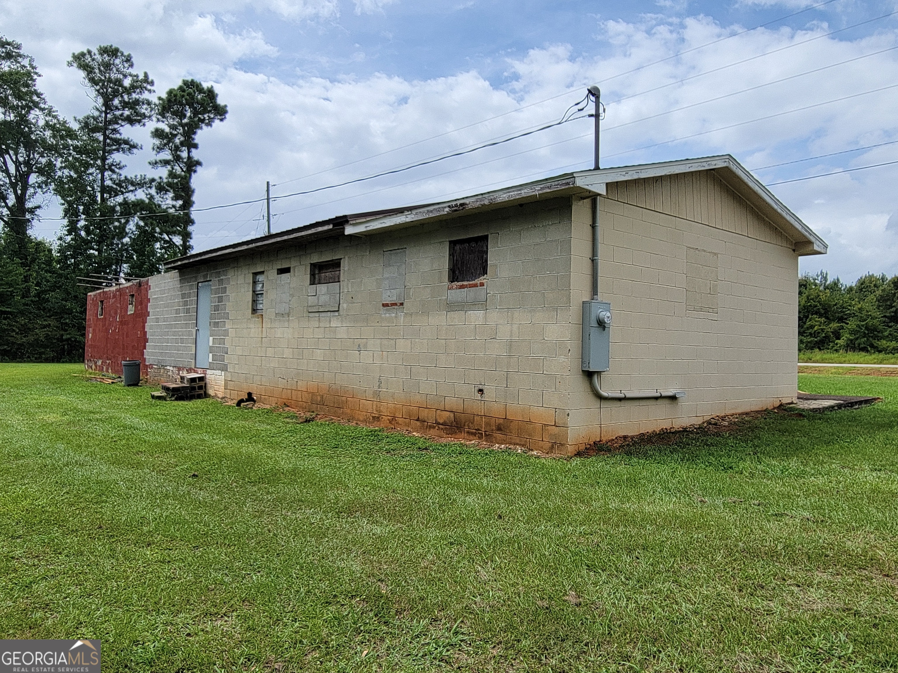 7567 Highway 24 W Property Photo 6