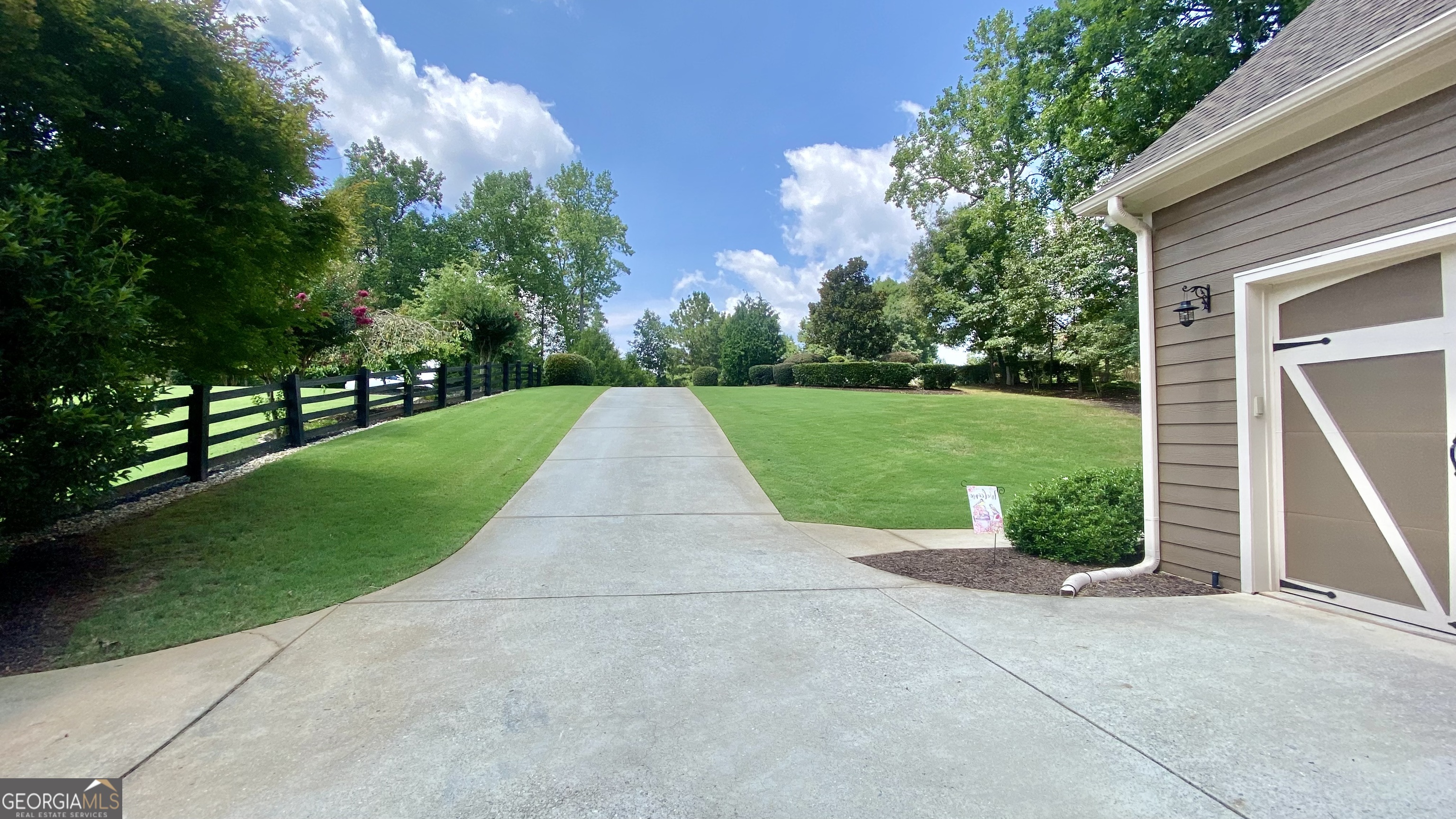 5660 Chestatee Landing Drive Property Photo 3