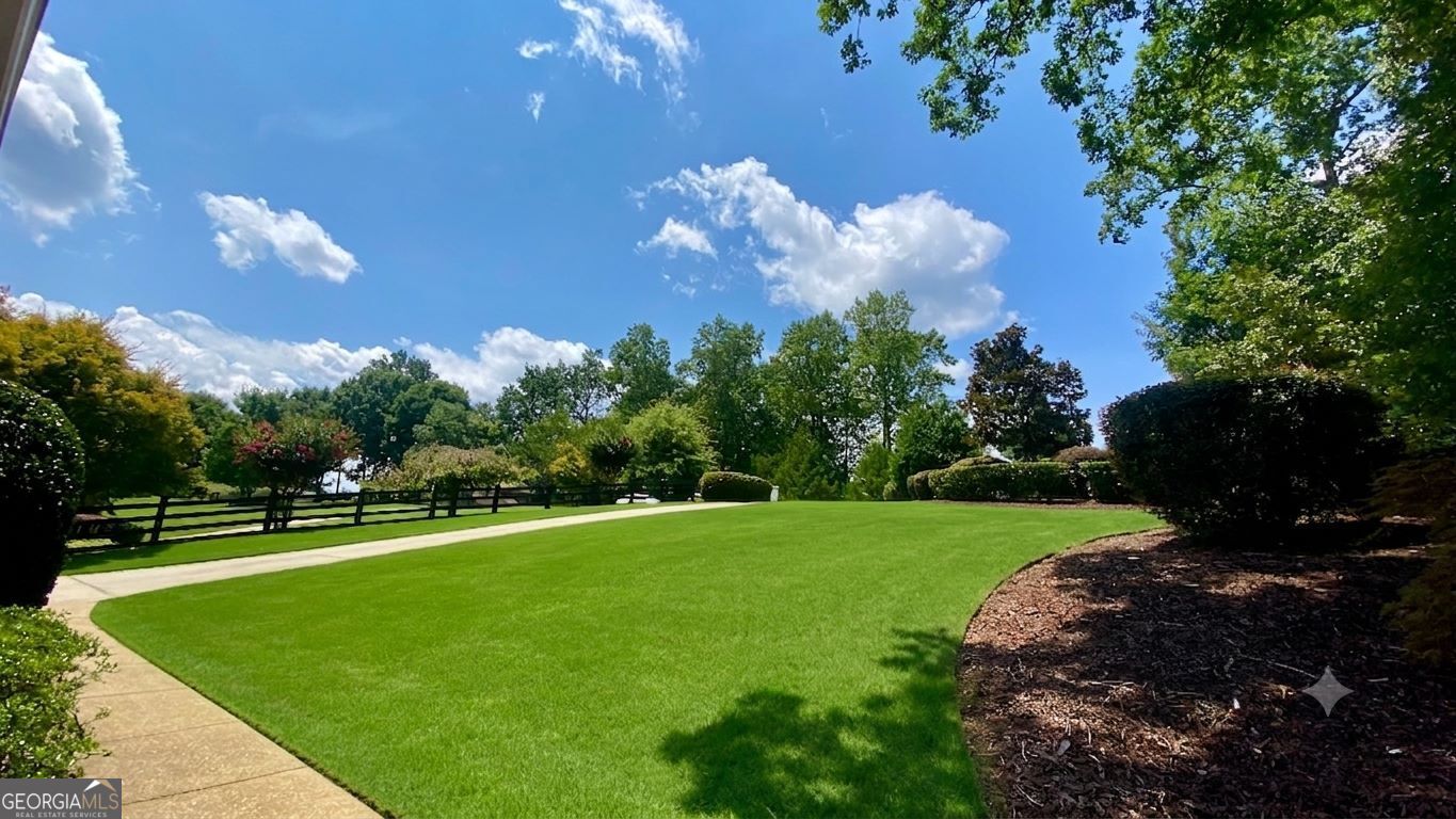 5660 Chestatee Landing Drive Property Photo 4
