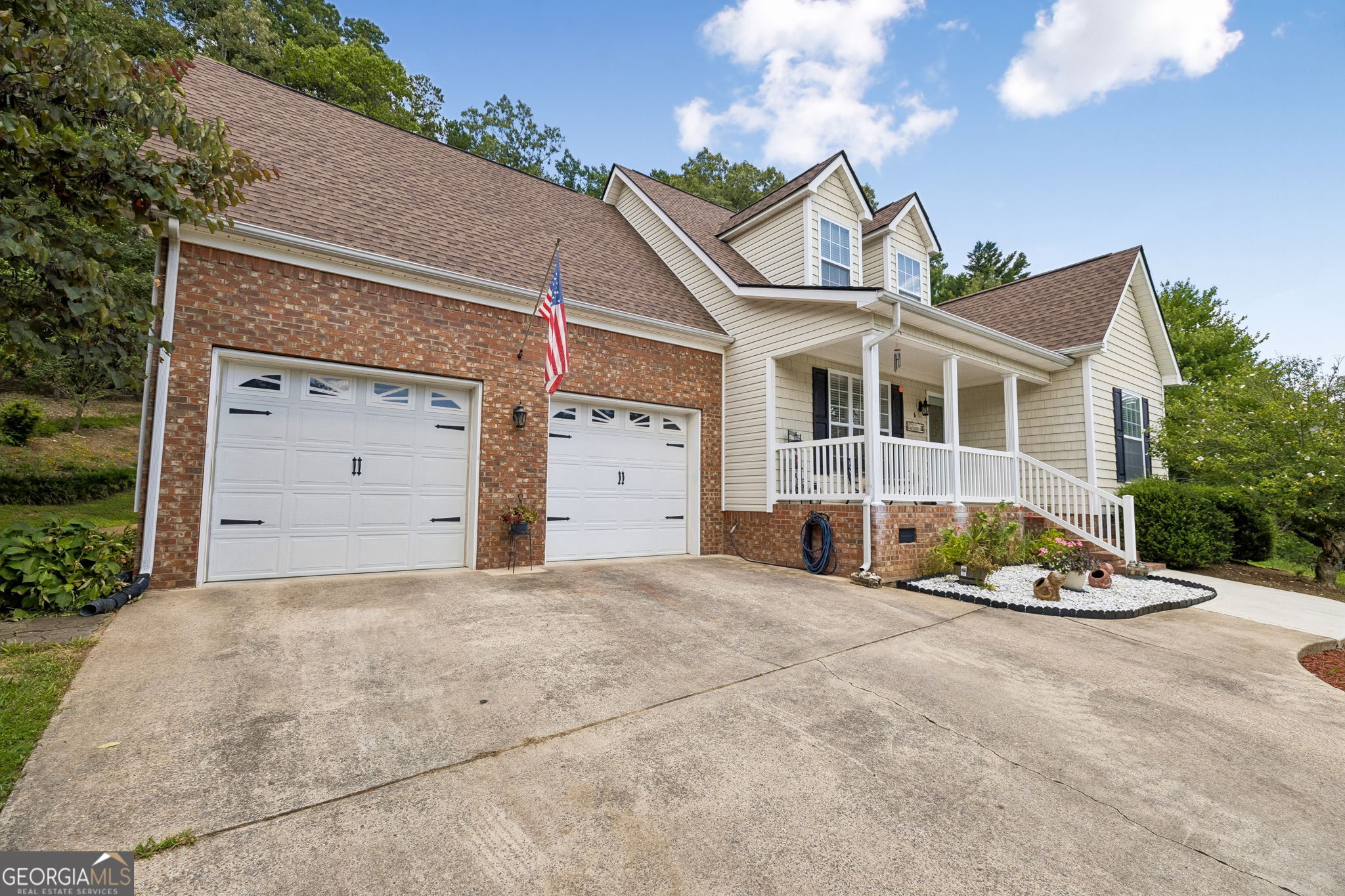 2926 Vine Drive Property Photo 2