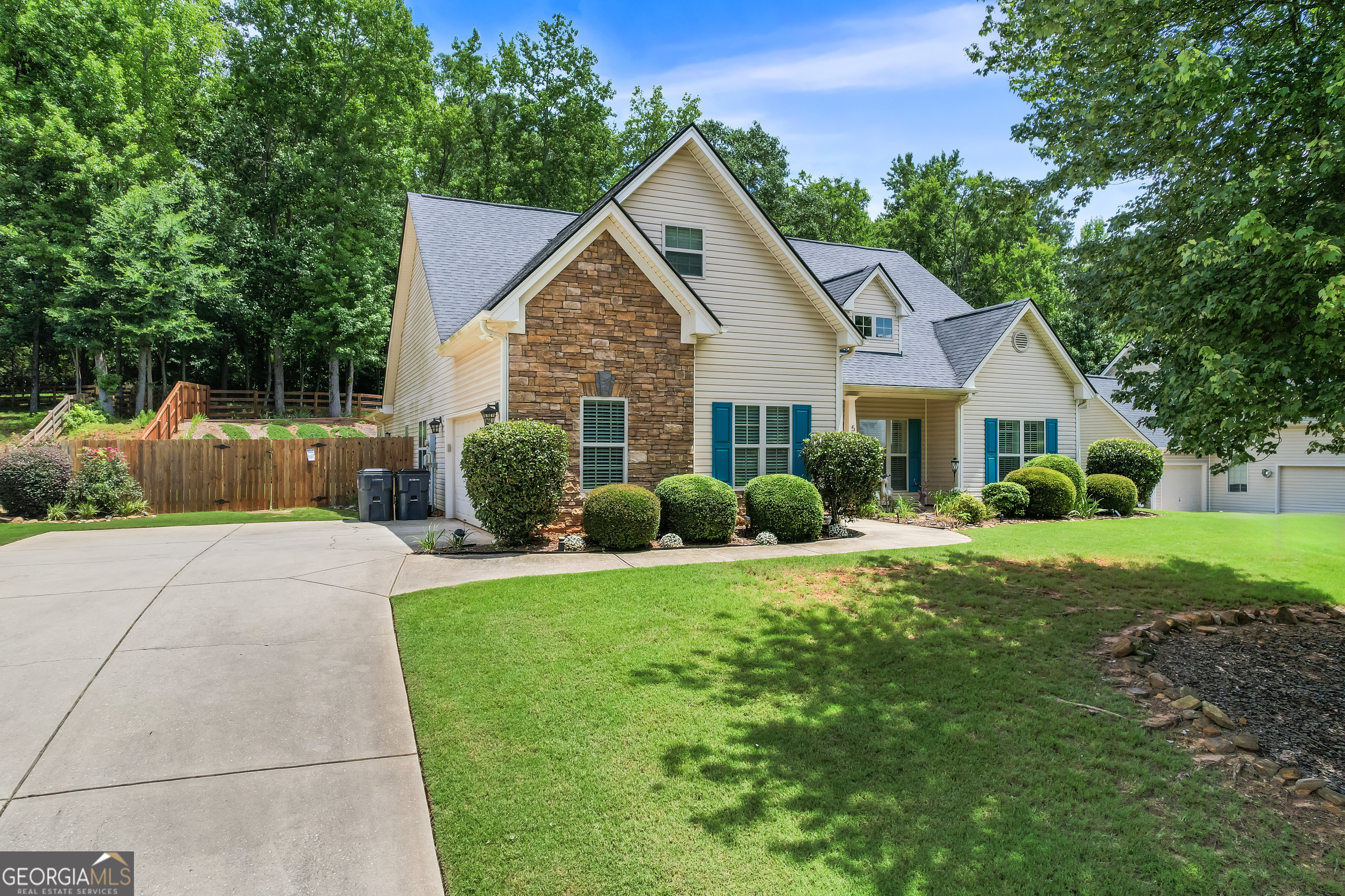 565 Jefferson Walk Circle Property Photo 2