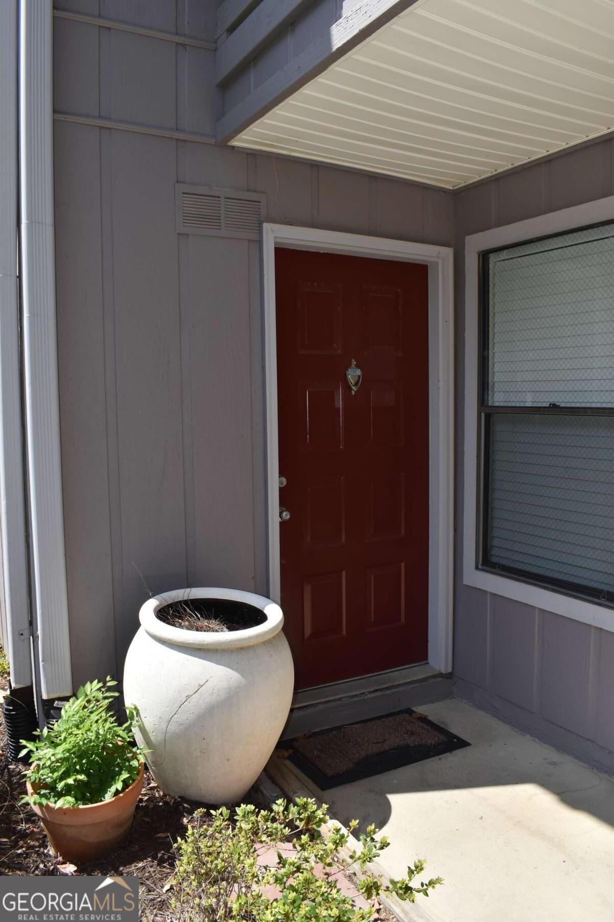3923 Woodridge Way Property Photo 2