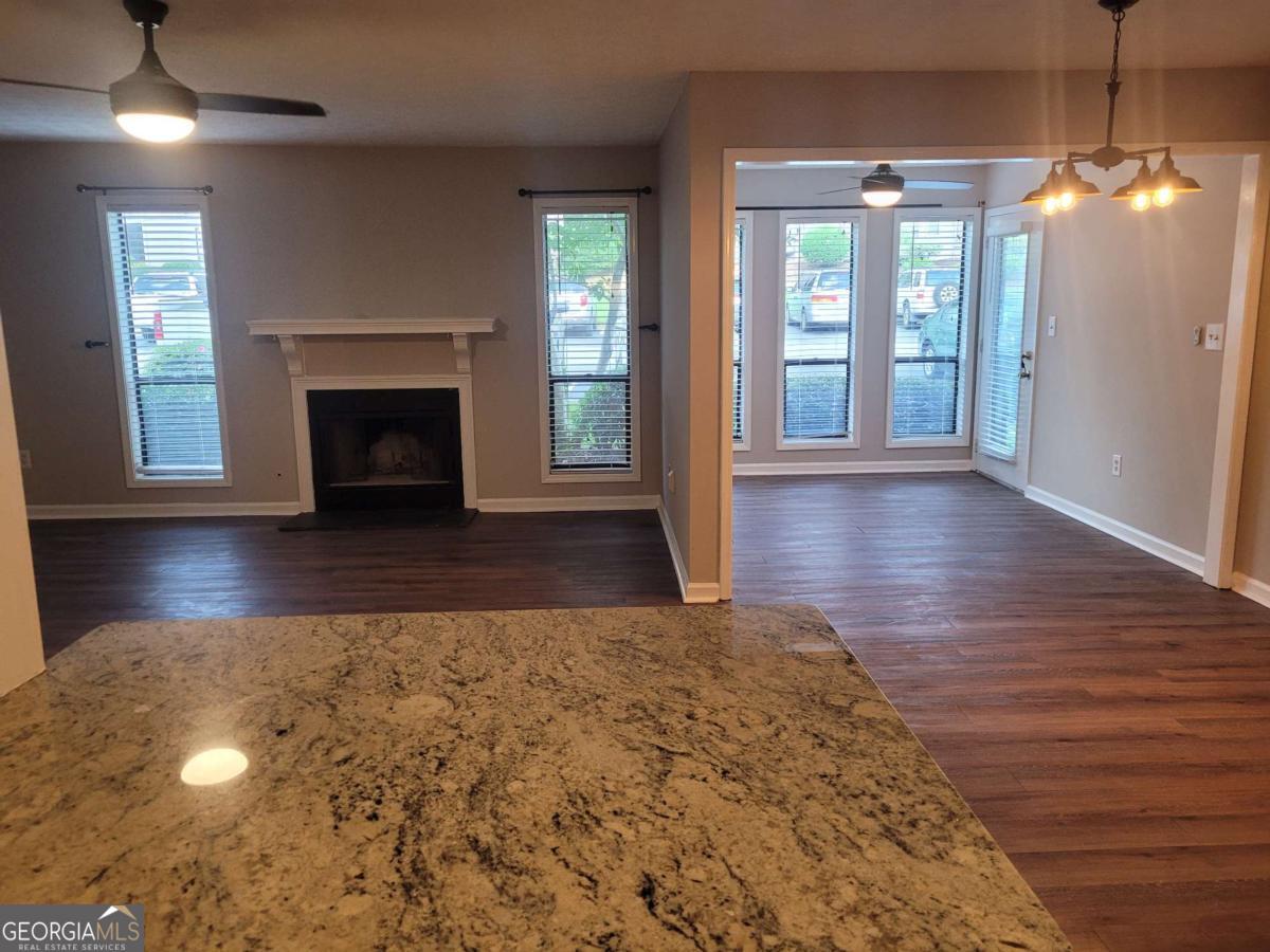 3923 Woodridge Way Property Photo 7