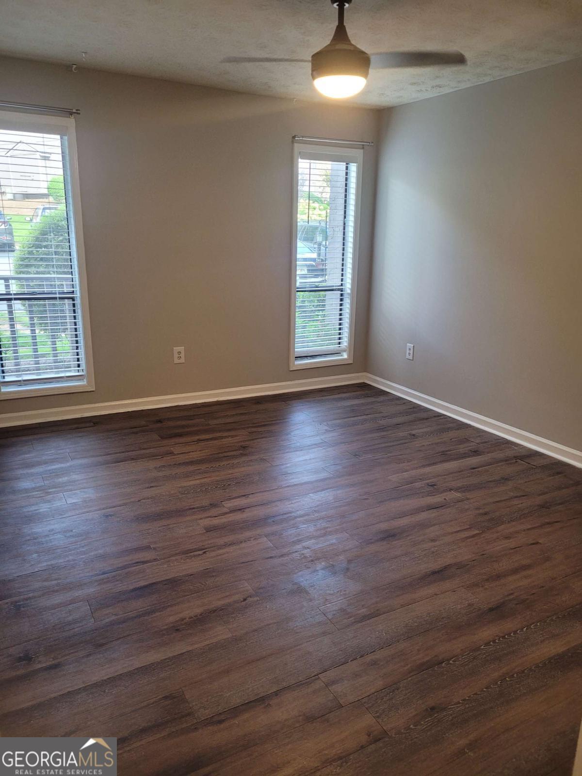 3923 Woodridge Way Property Photo 8