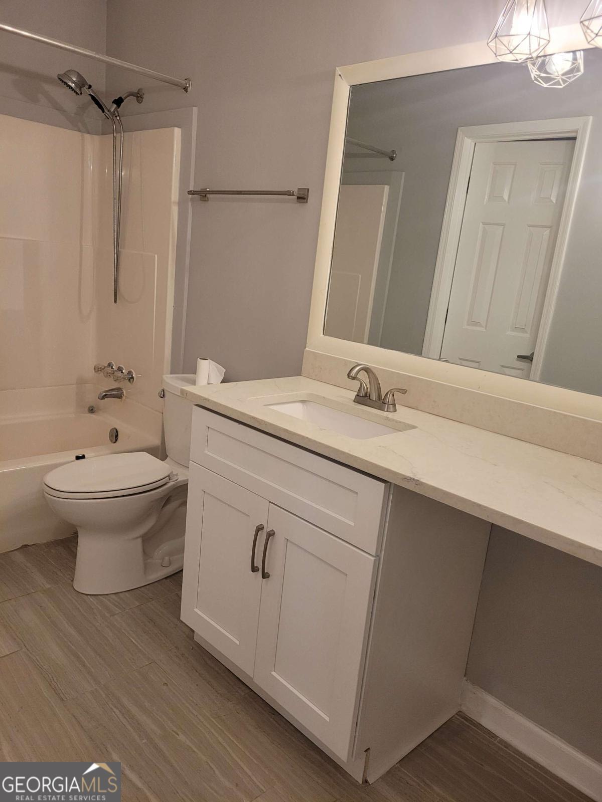 3923 Woodridge Way Property Photo 9