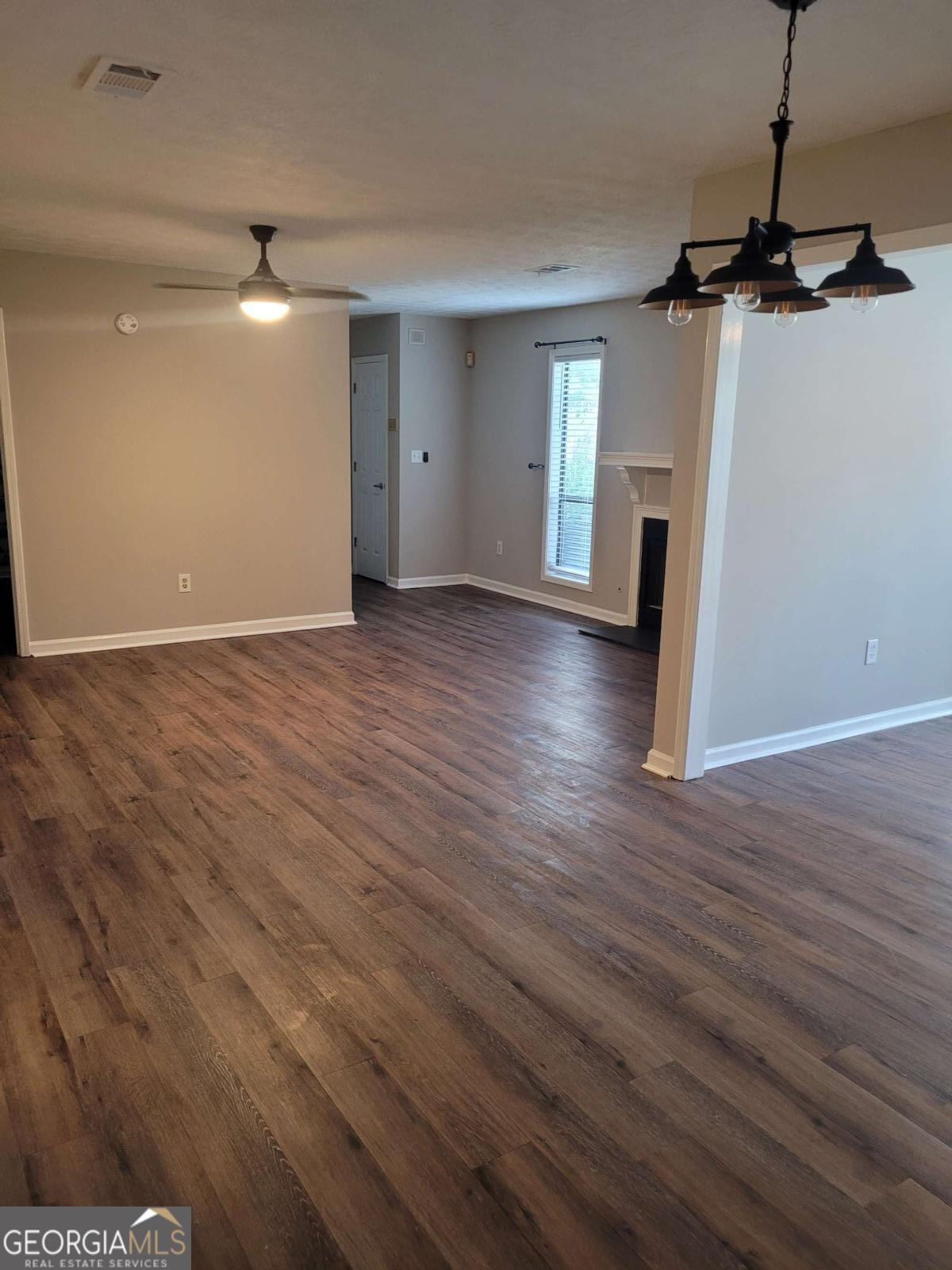 3923 Woodridge Way Property Photo 10
