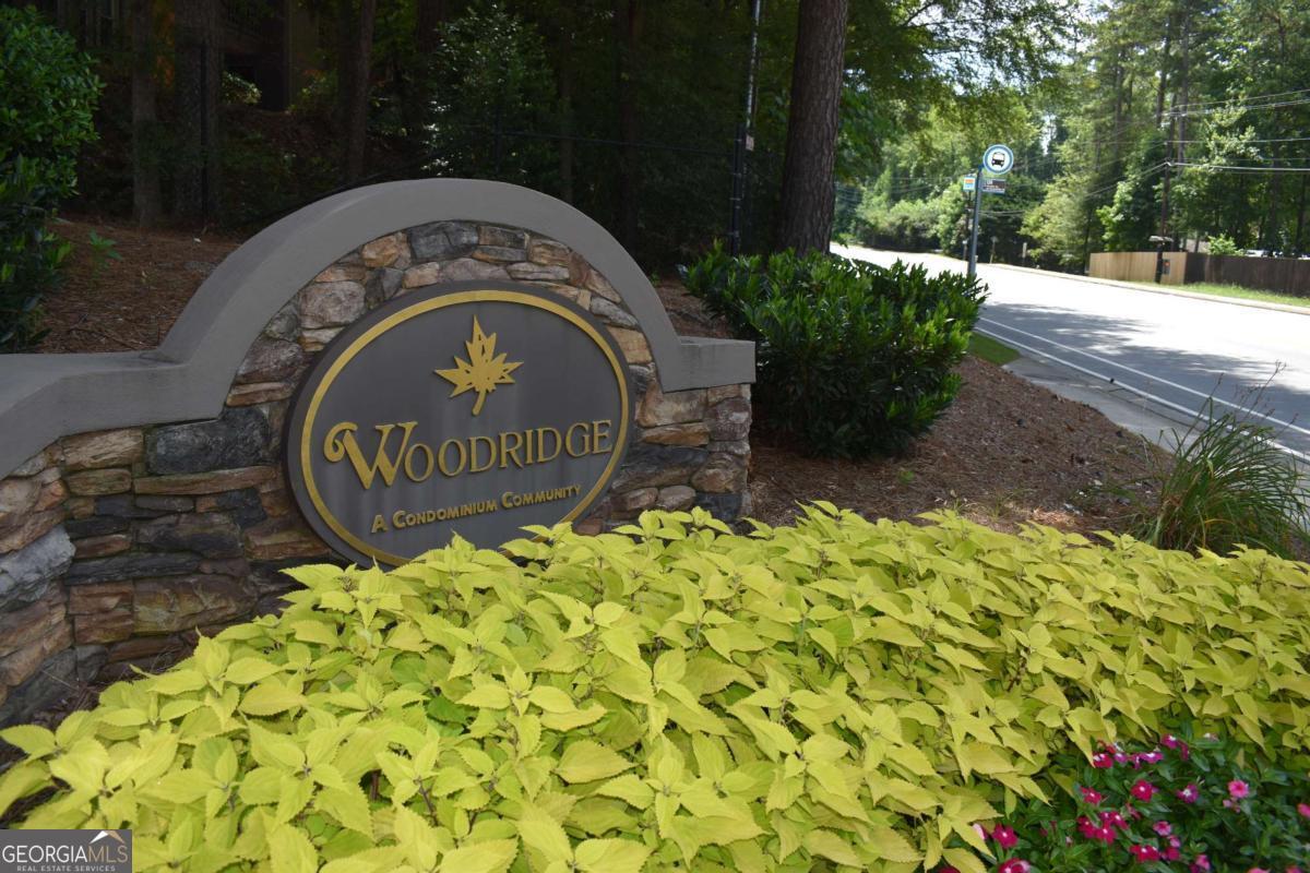 3923 Woodridge Way Property Photo 17