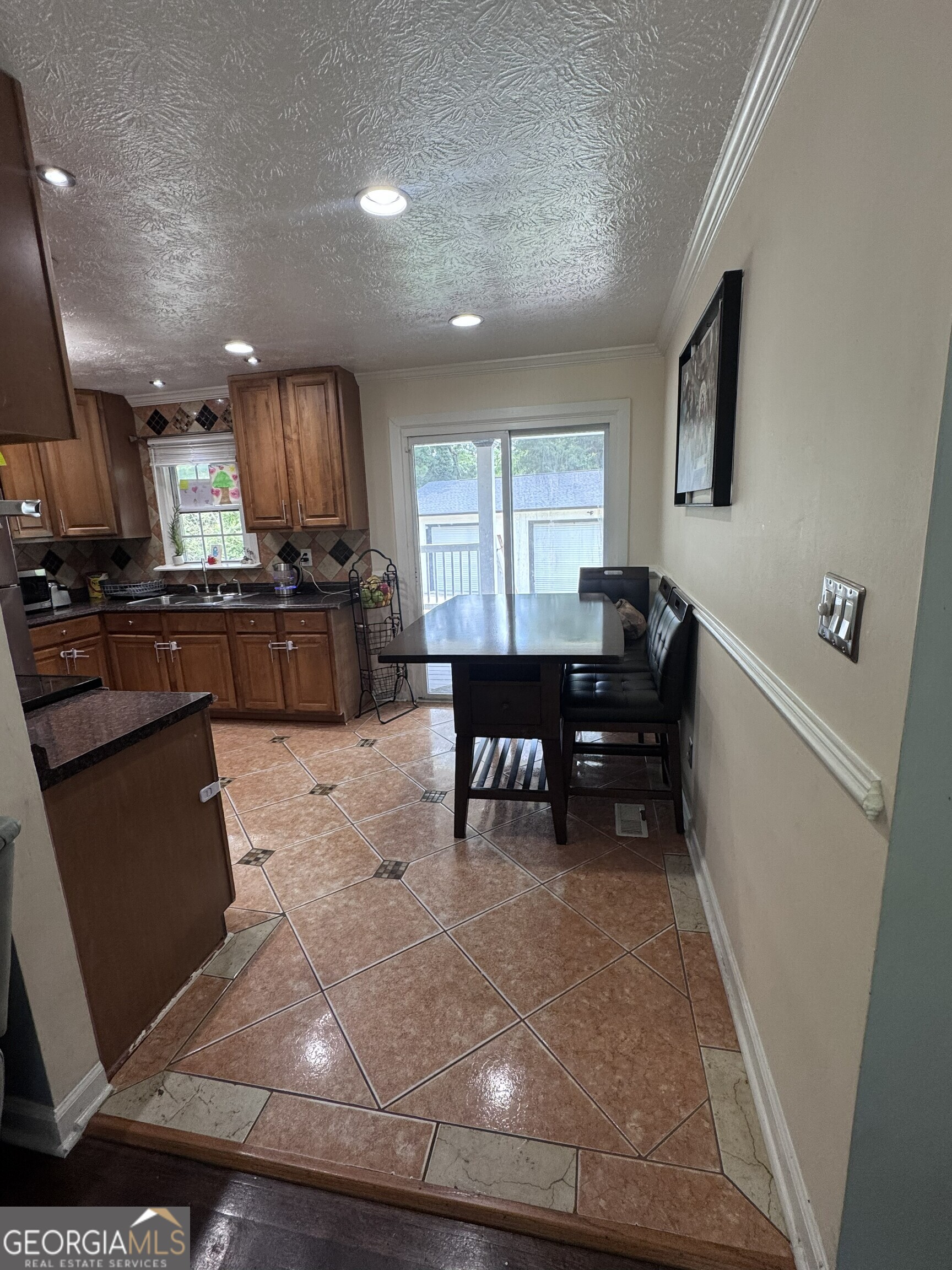 4100 Scott Drive Property Photo 2