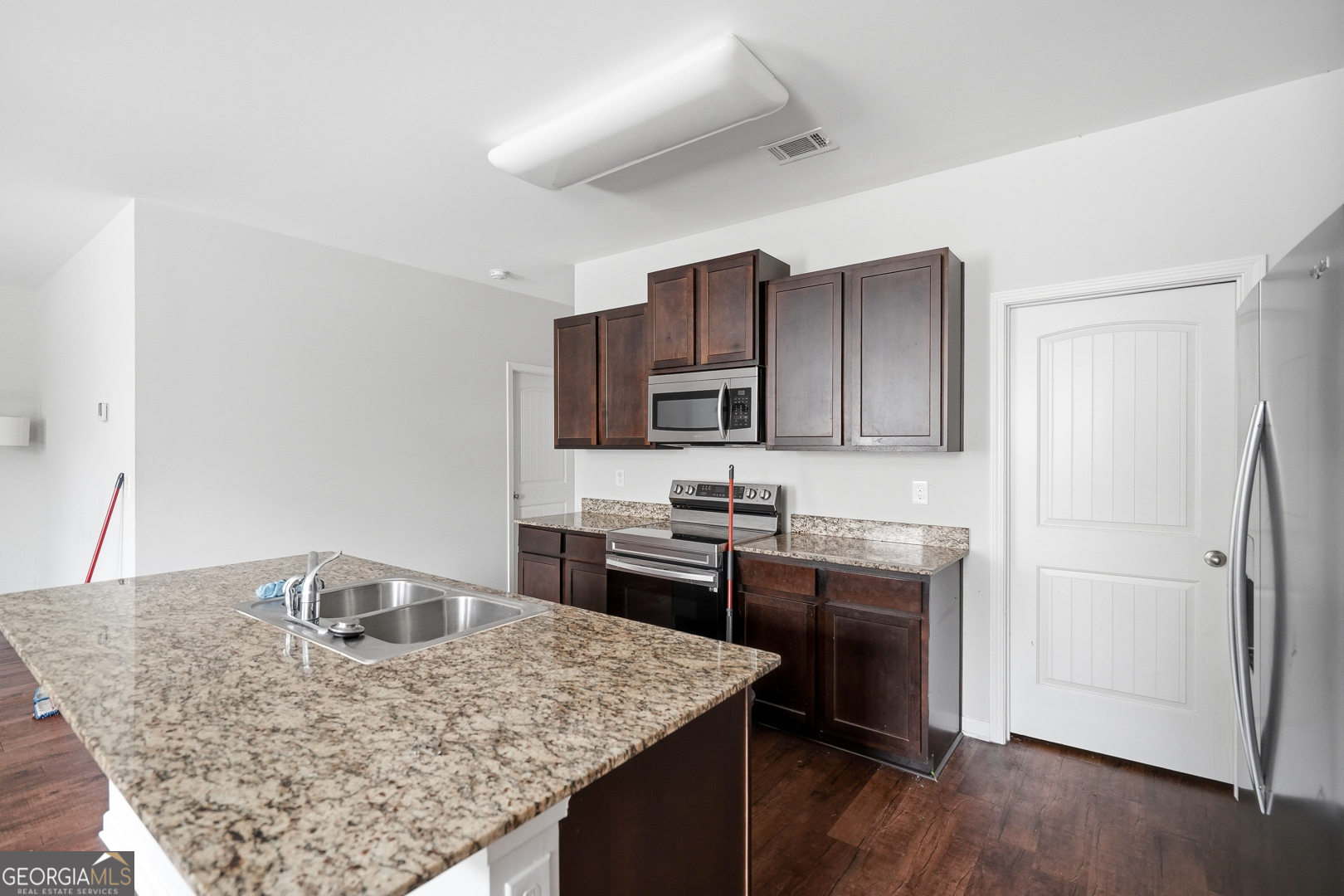 2024 S Sawgrass Drive E Property Photo 12
