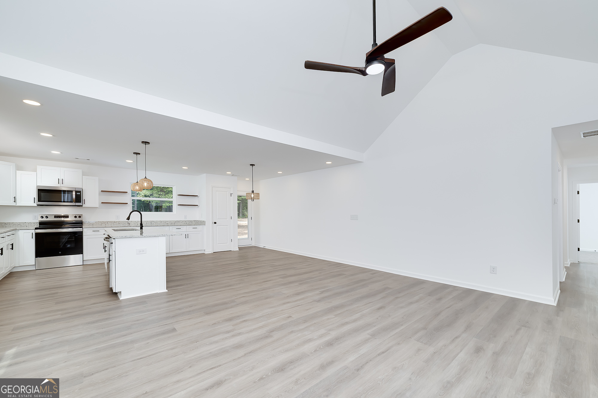 548 Barnesville Road Property Photo 4