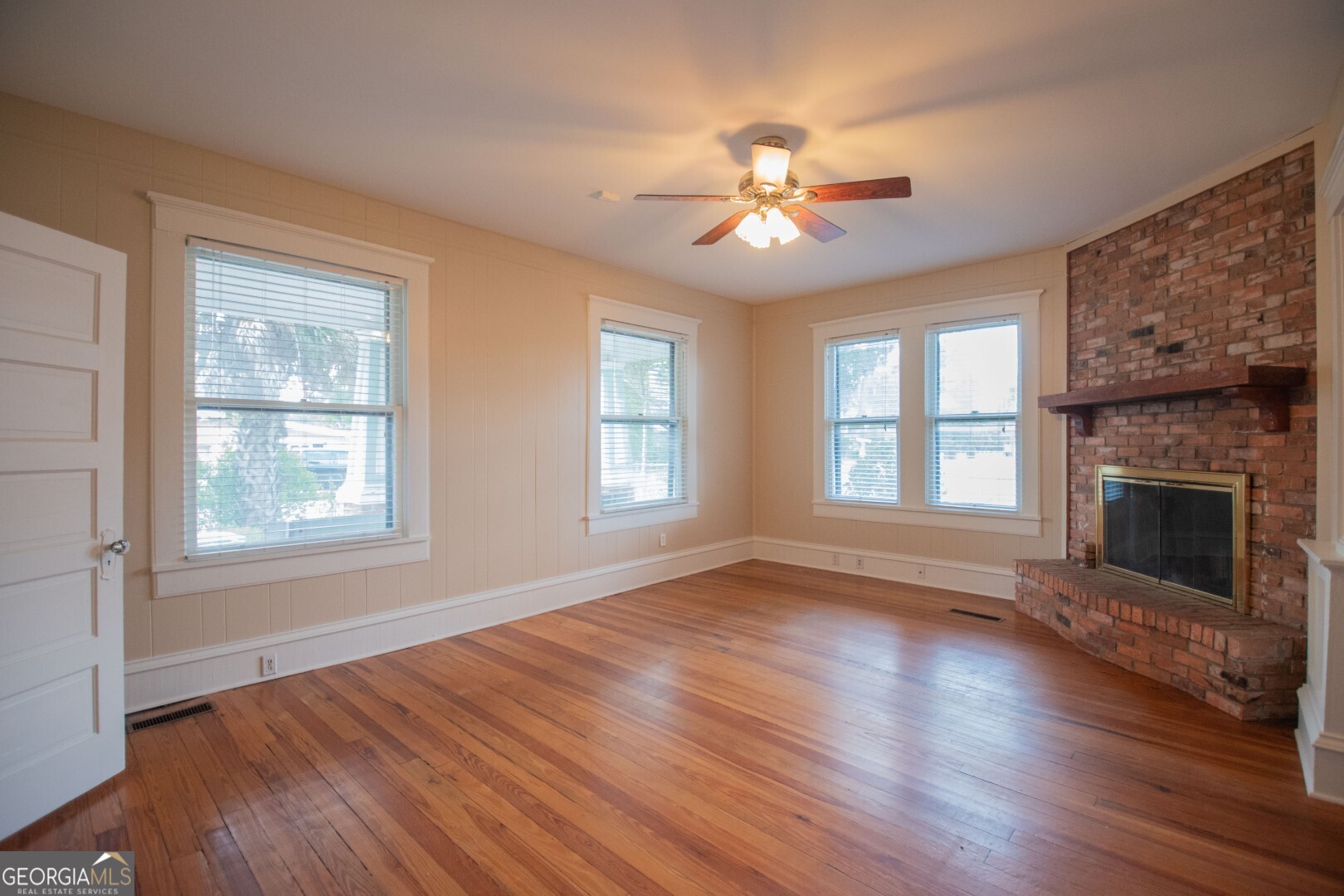 400 First Street Property Photo 6