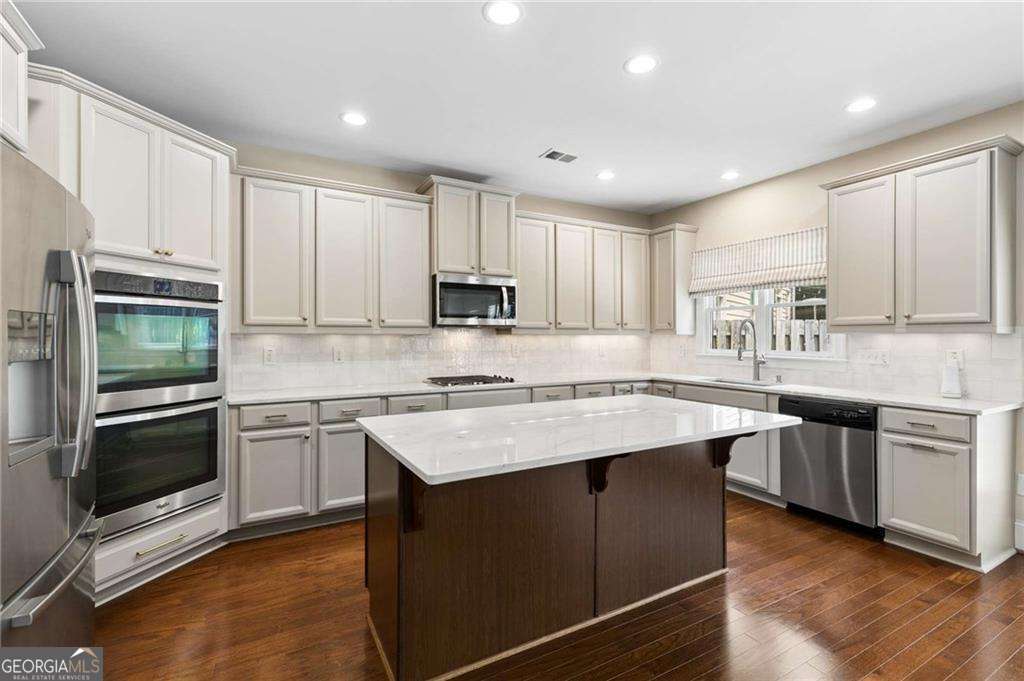 2020 Anderson Drive Se Property Photo 7