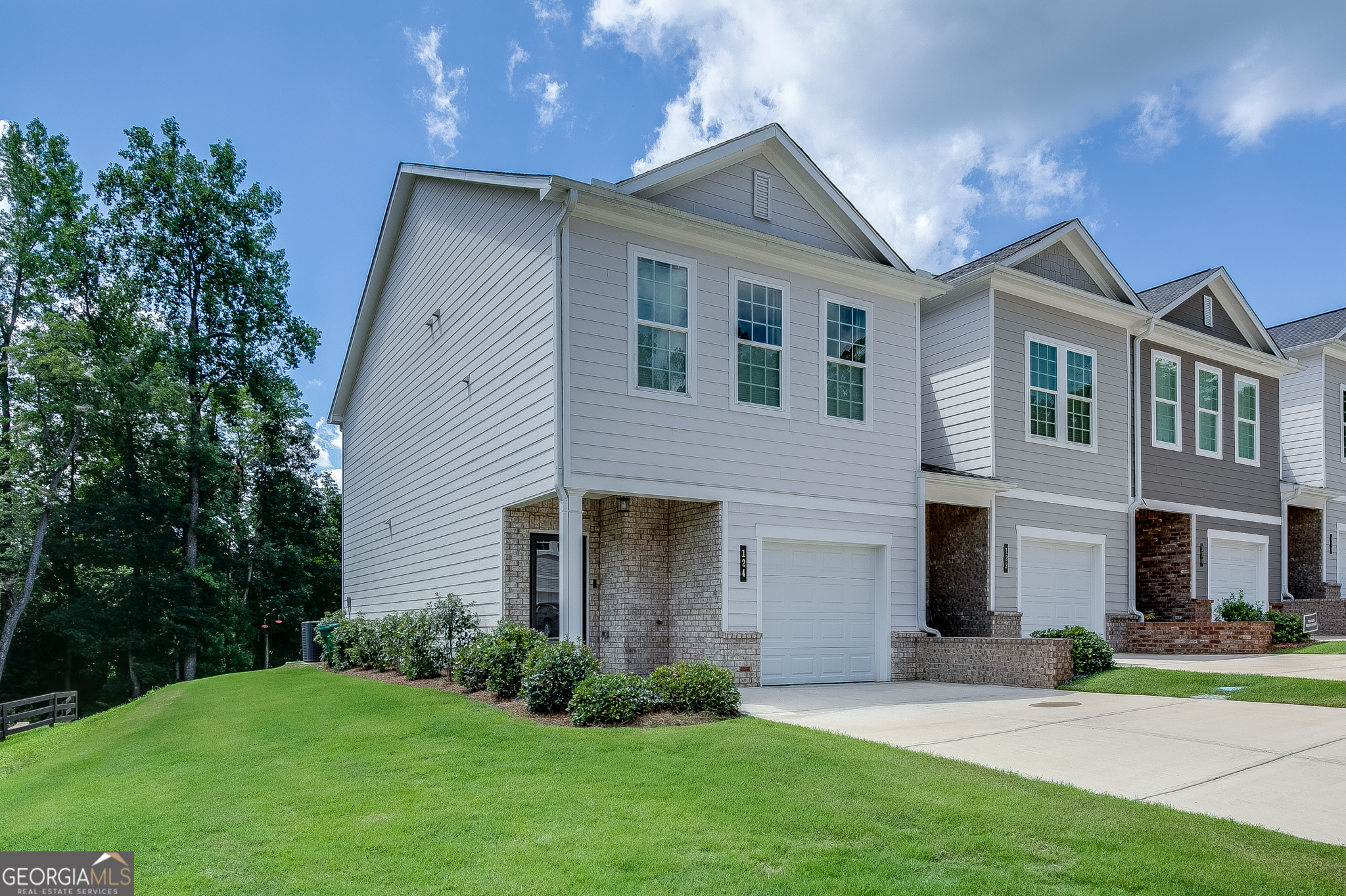 124 Greenview Court Property Photo 2
