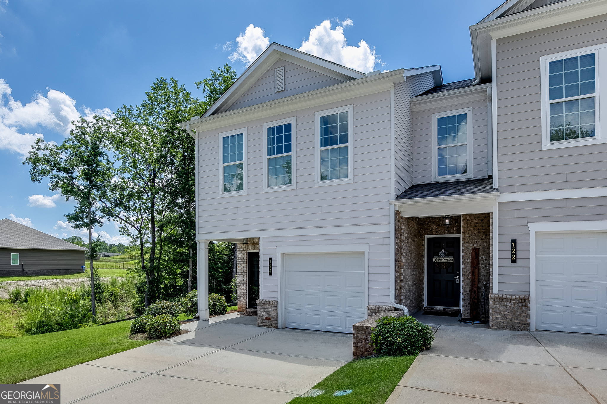 124 Greenview Court Property Photo 3