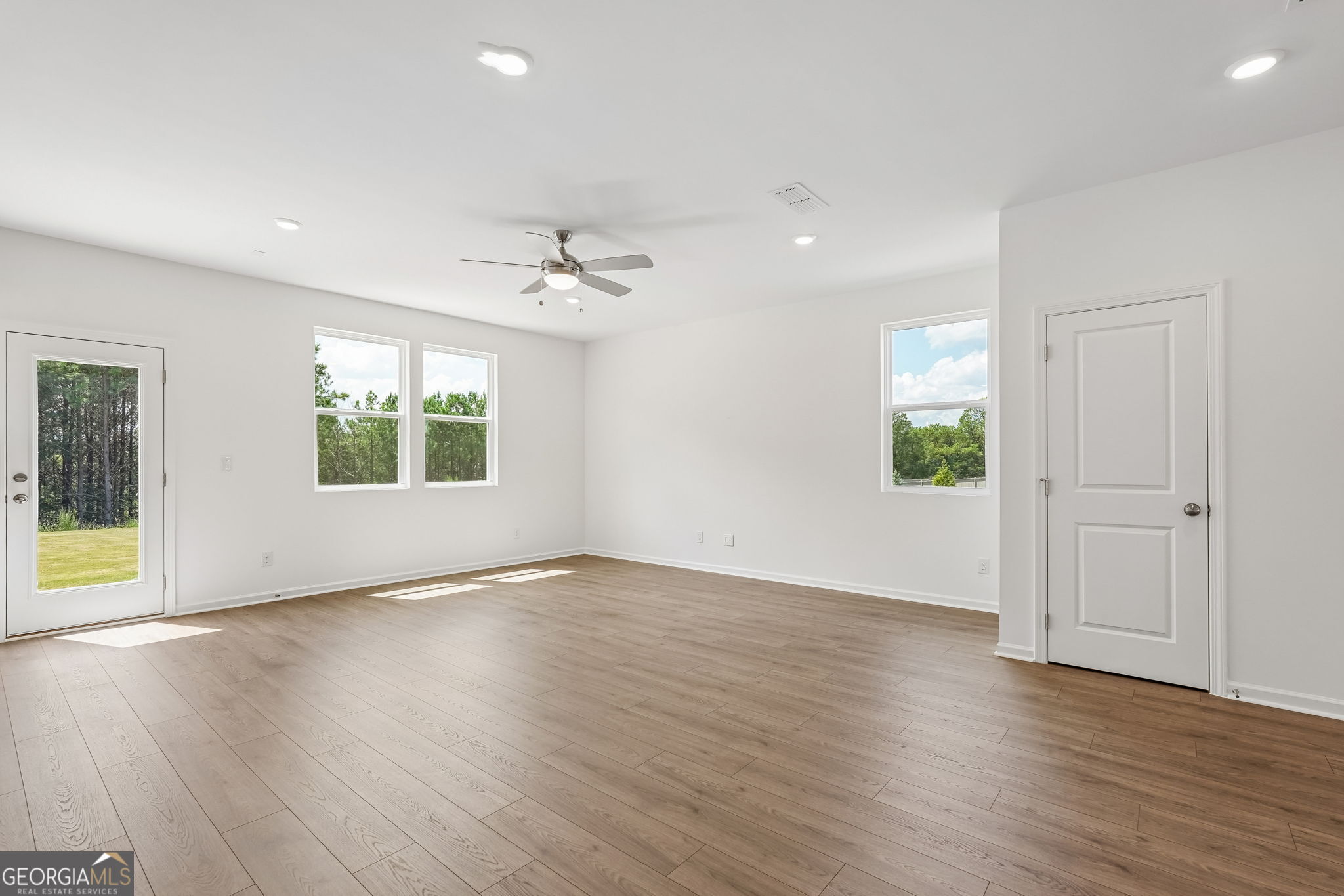 216 Groveton Court Property Photo 8