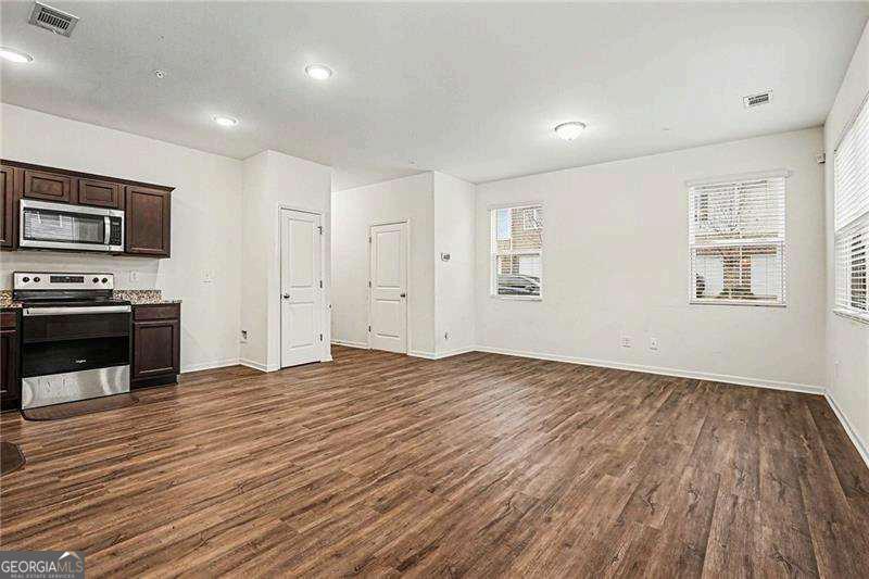 2040 Wildflower Way Property Photo 10
