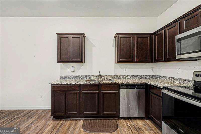 2040 Wildflower Way Property Photo 12