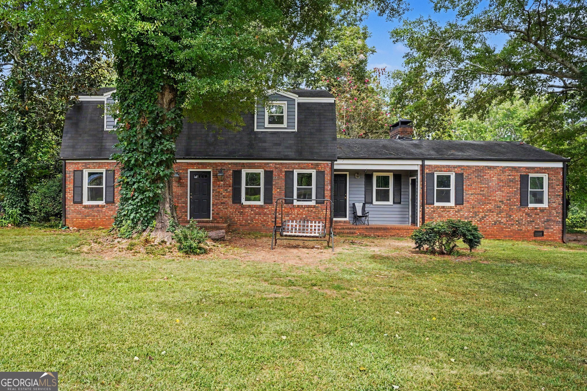 1019 E College Street Property Photo 1