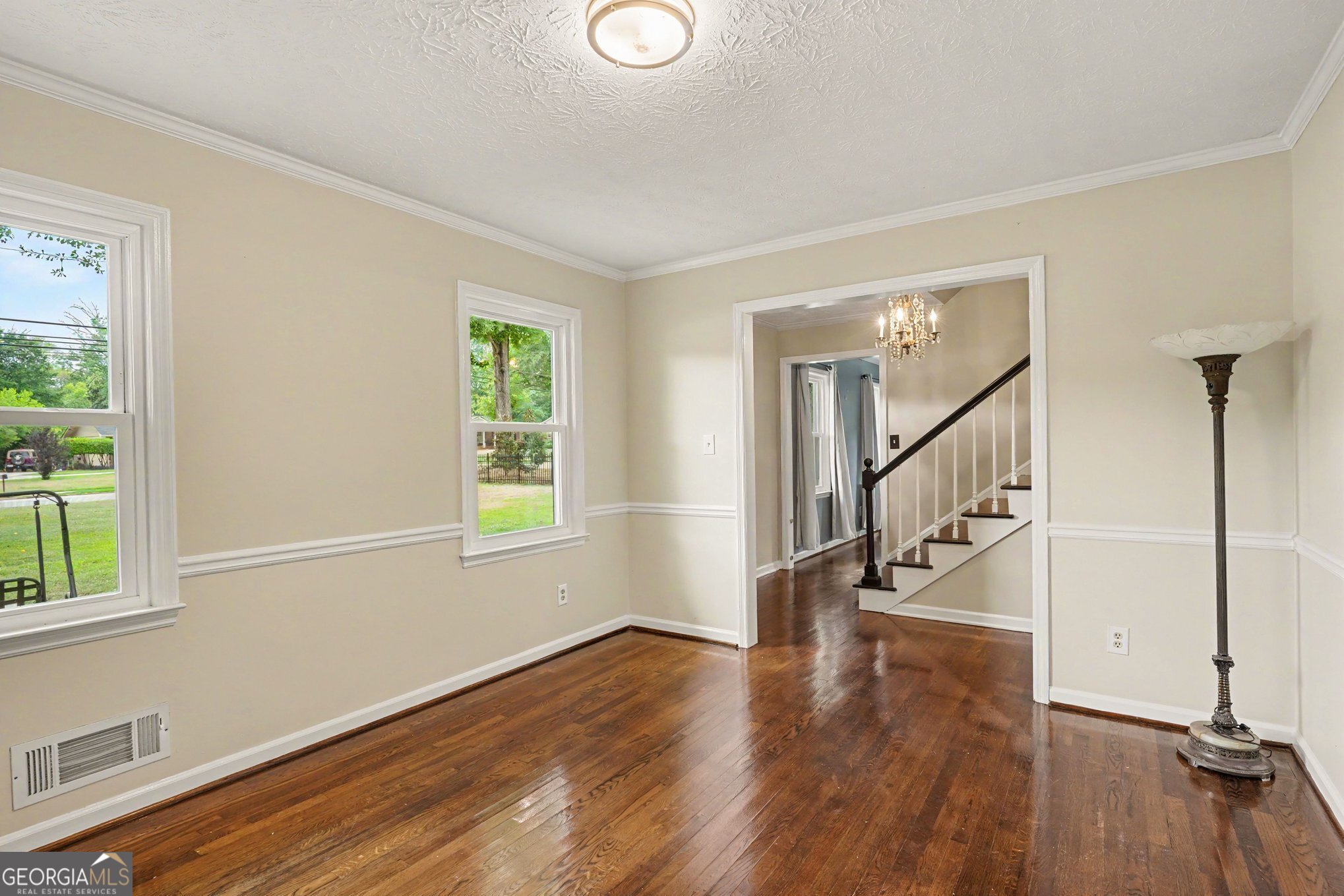 1019 E College Street Property Photo 7