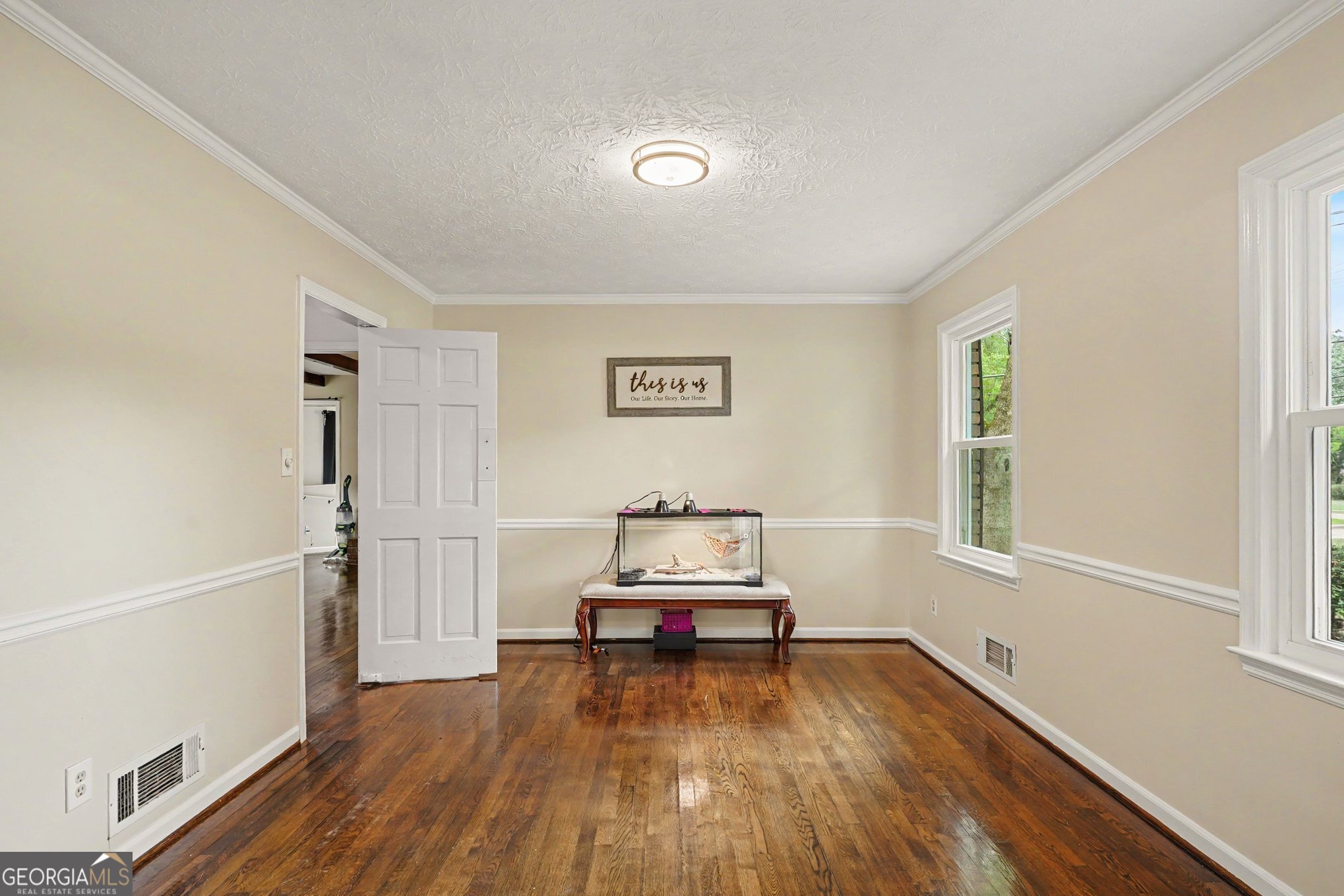 1019 E College Street Property Photo 8