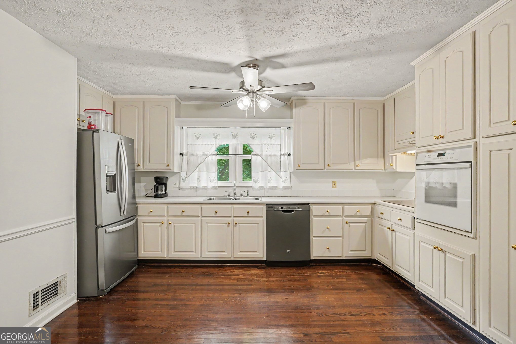 1019 E College Street Property Photo 14