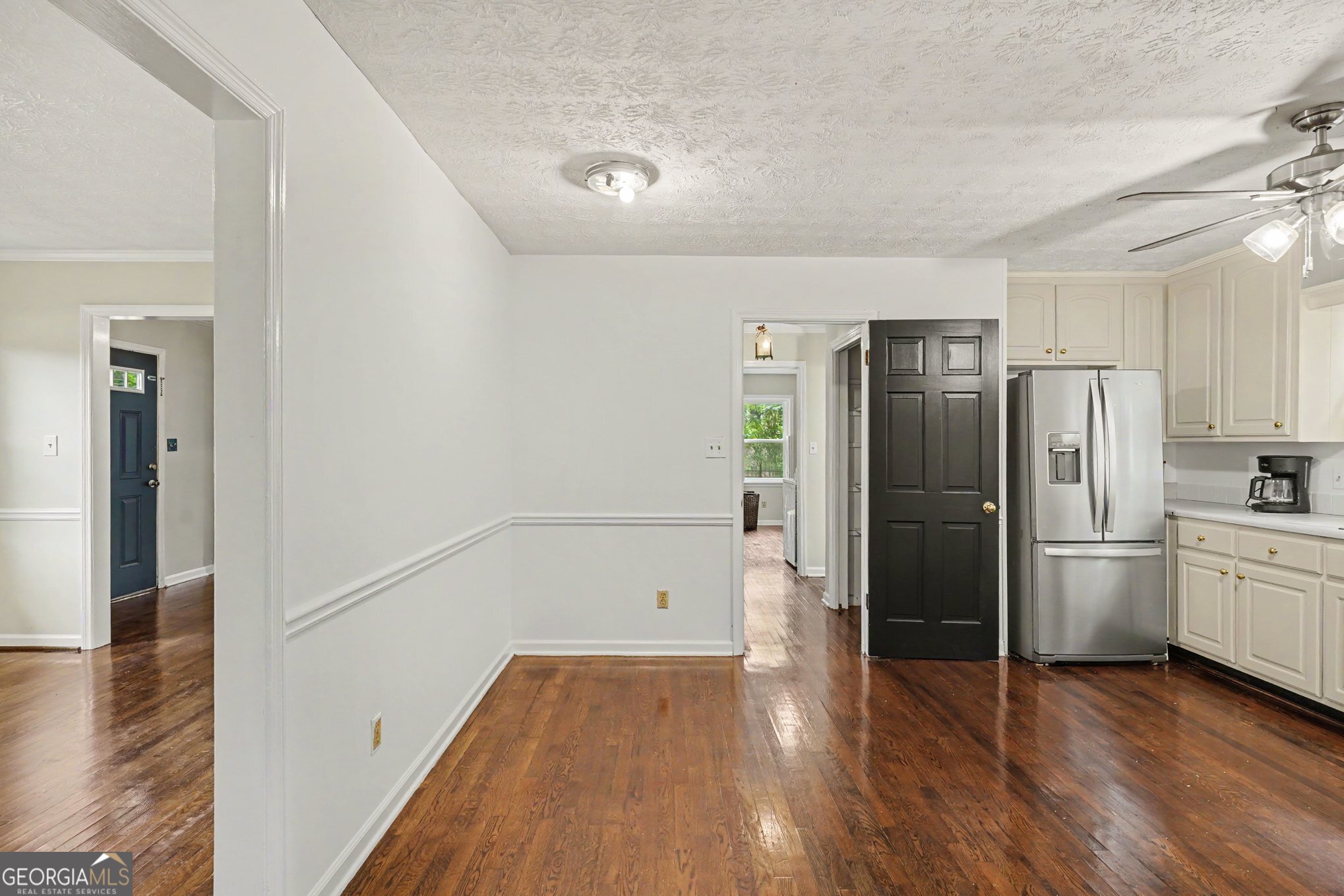 1019 E College Street Property Photo 16