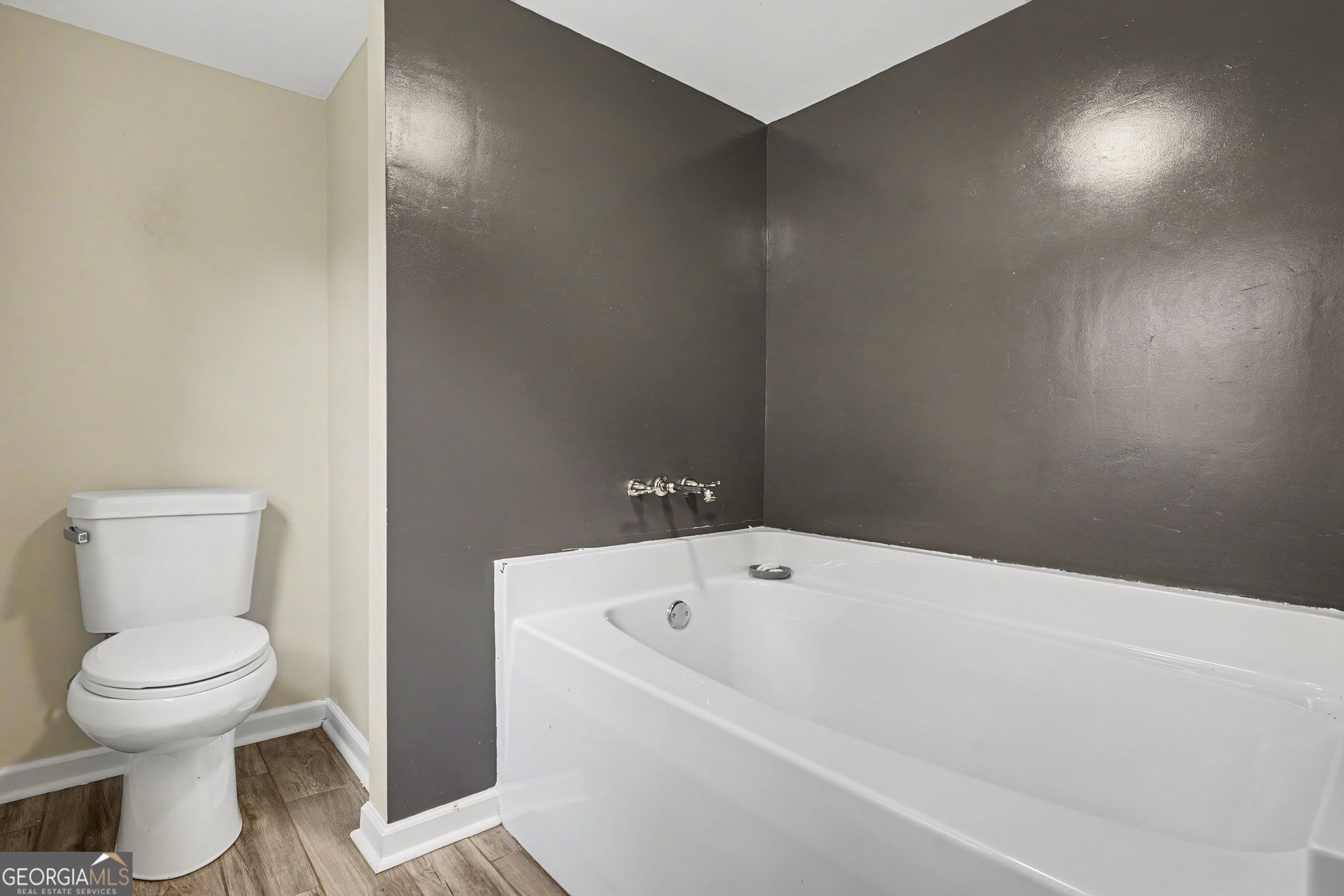 1019 E College Street Property Photo 24