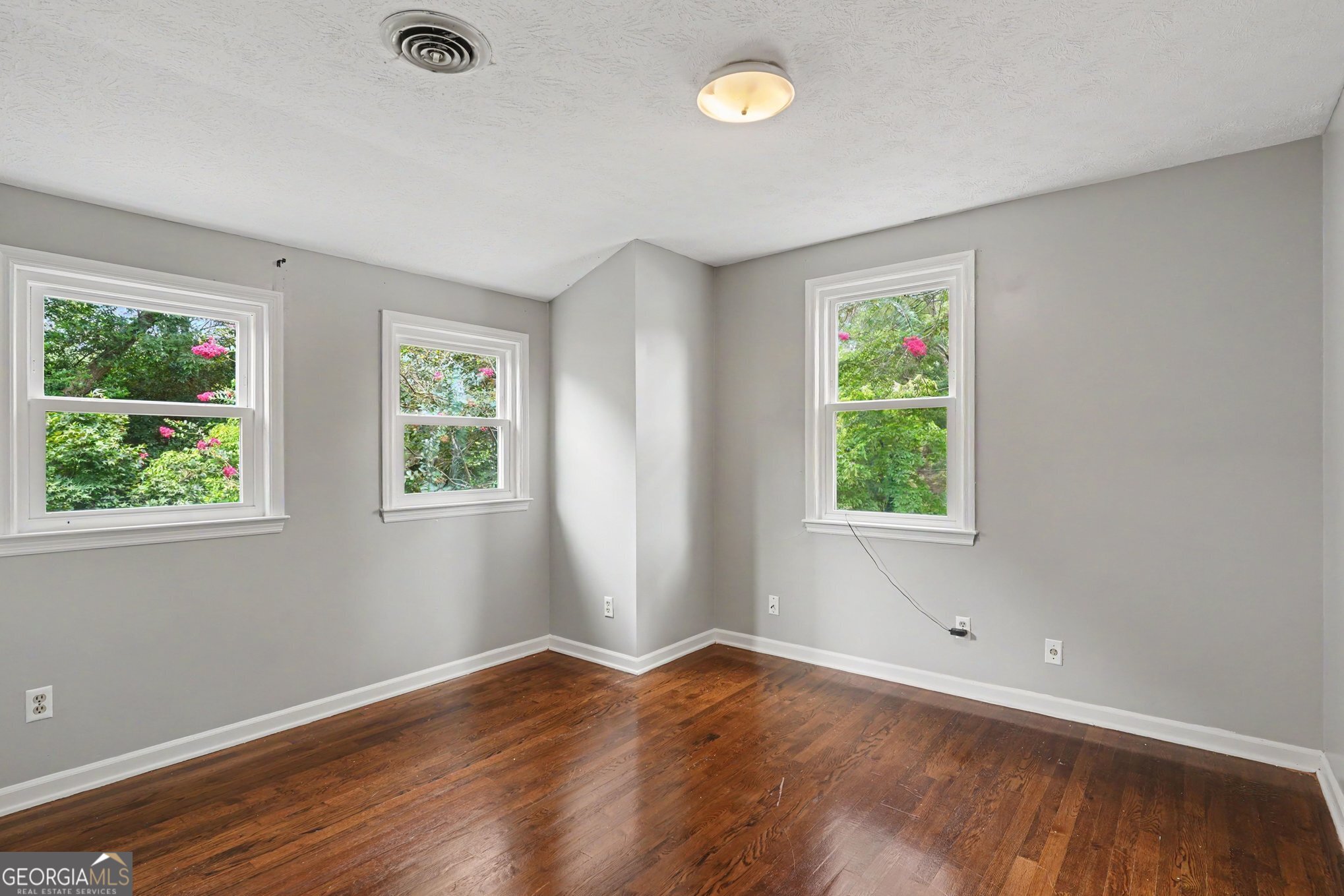 1019 E College Street Property Photo 27