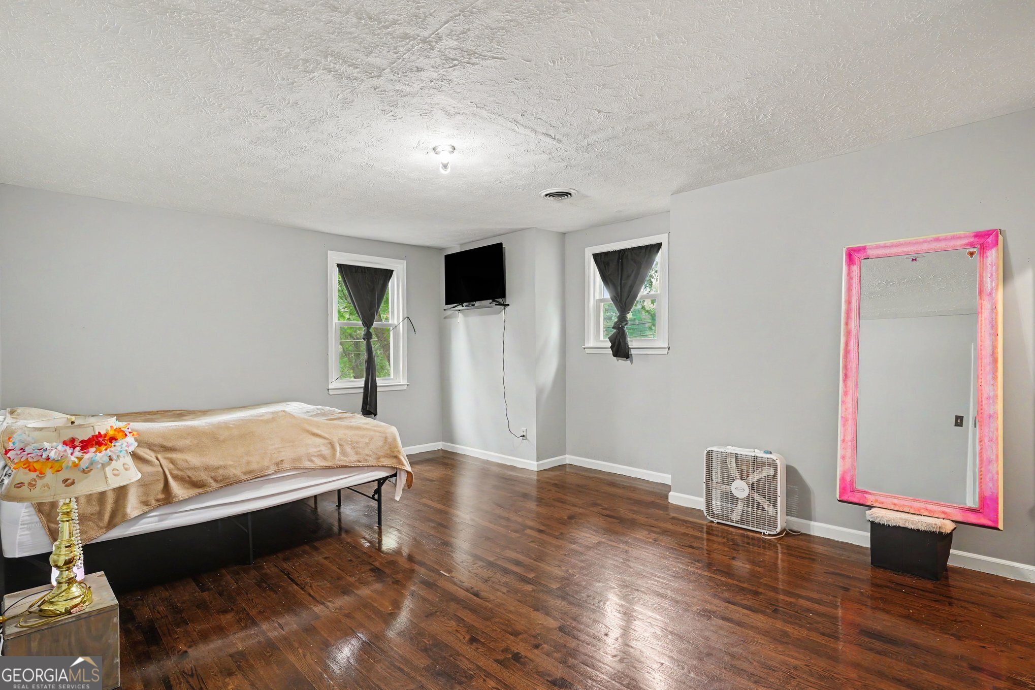 1019 E College Street Property Photo 28