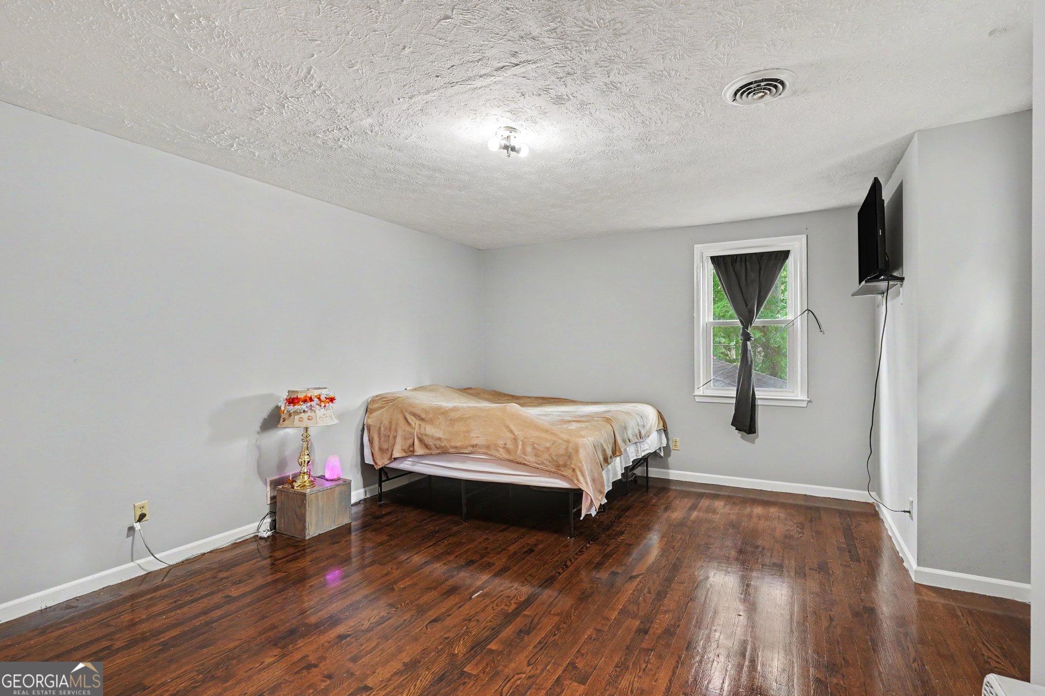 1019 E College Street Property Photo 29