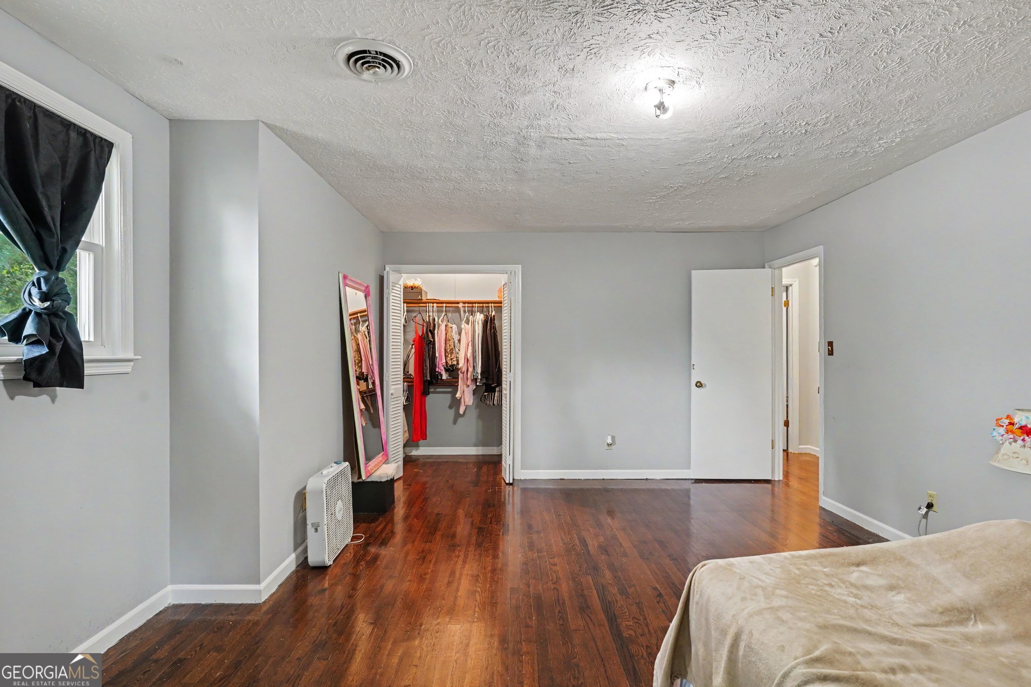 1019 E College Street Property Photo 30