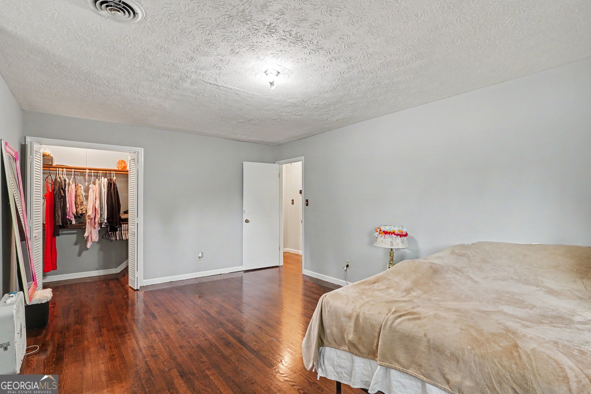 1019 E College Street Property Photo 31