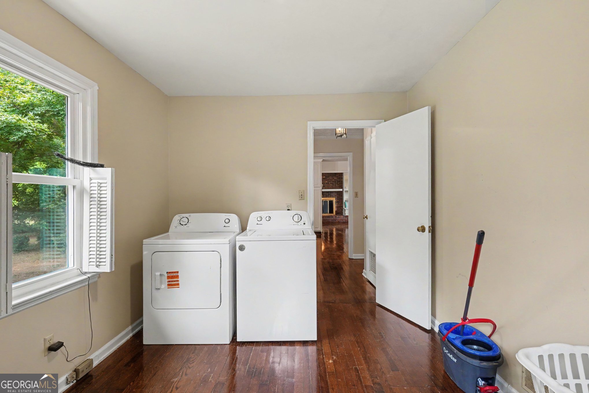 1019 E College Street Property Photo 40