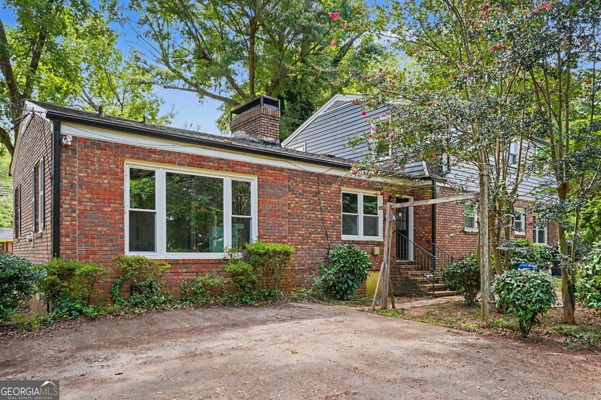 1019 E College Street Property Photo 44