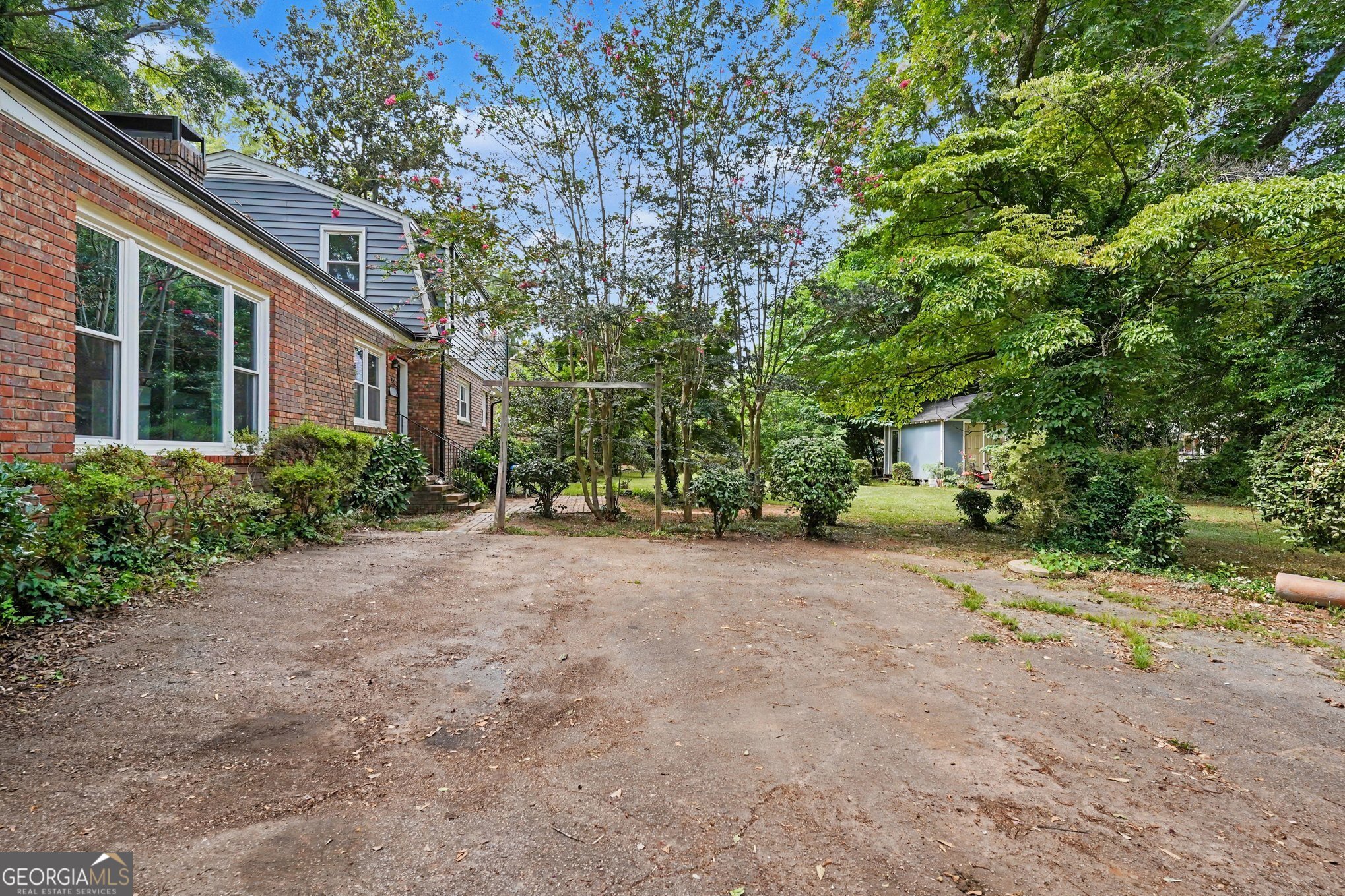 1019 E College Street Property Photo 45