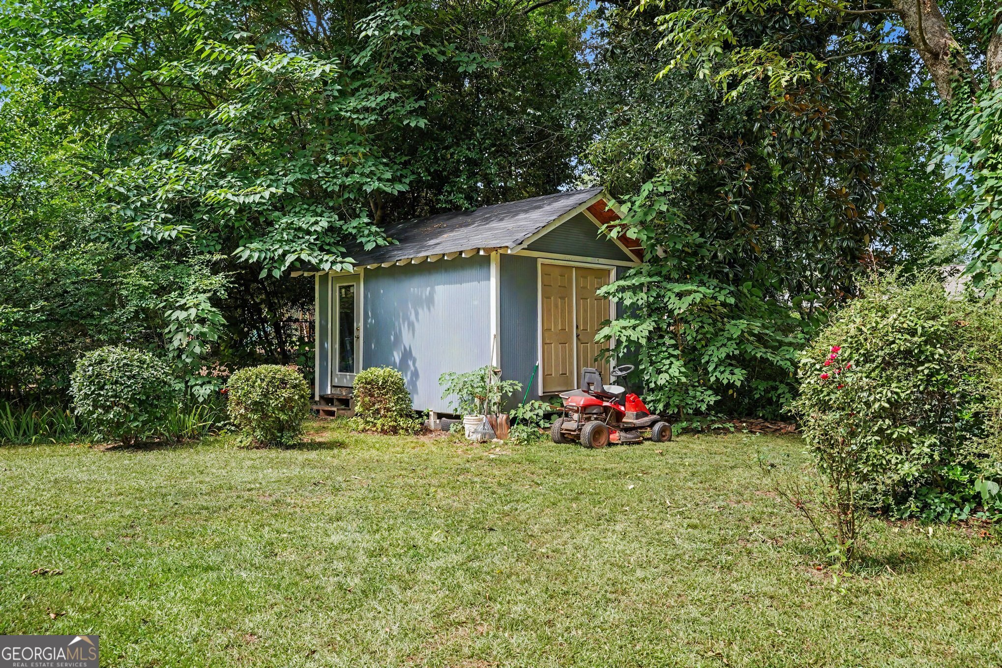 1019 E College Street Property Photo 46