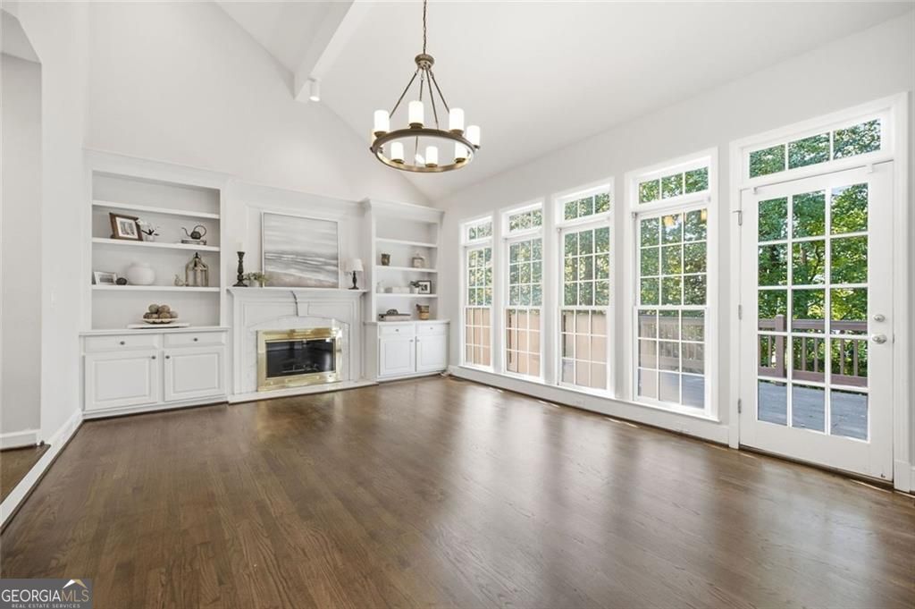 2046 Kinsmon Drive Property Photo 4
