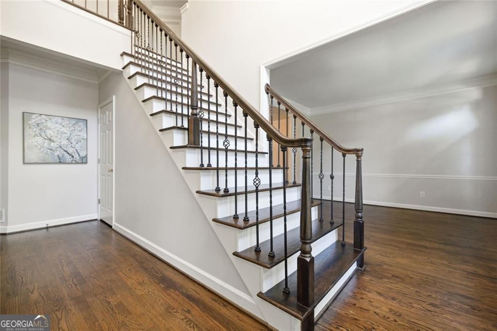 2046 Kinsmon Drive Property Photo 8
