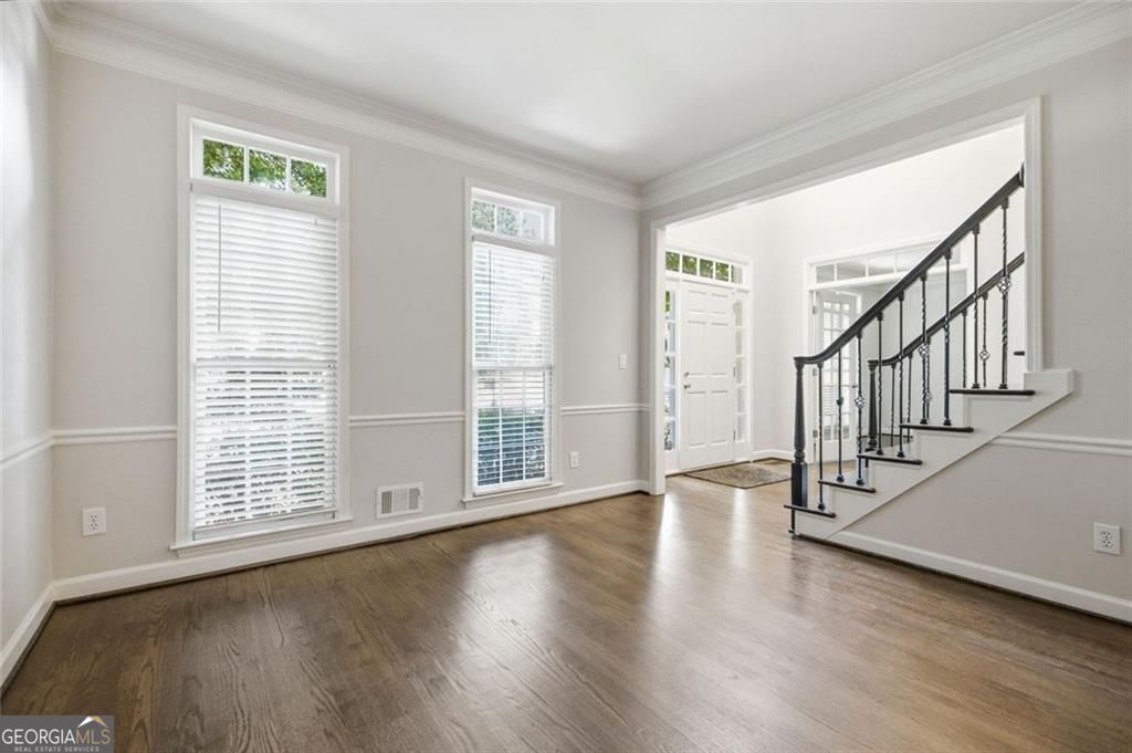 2046 Kinsmon Drive Property Photo 10