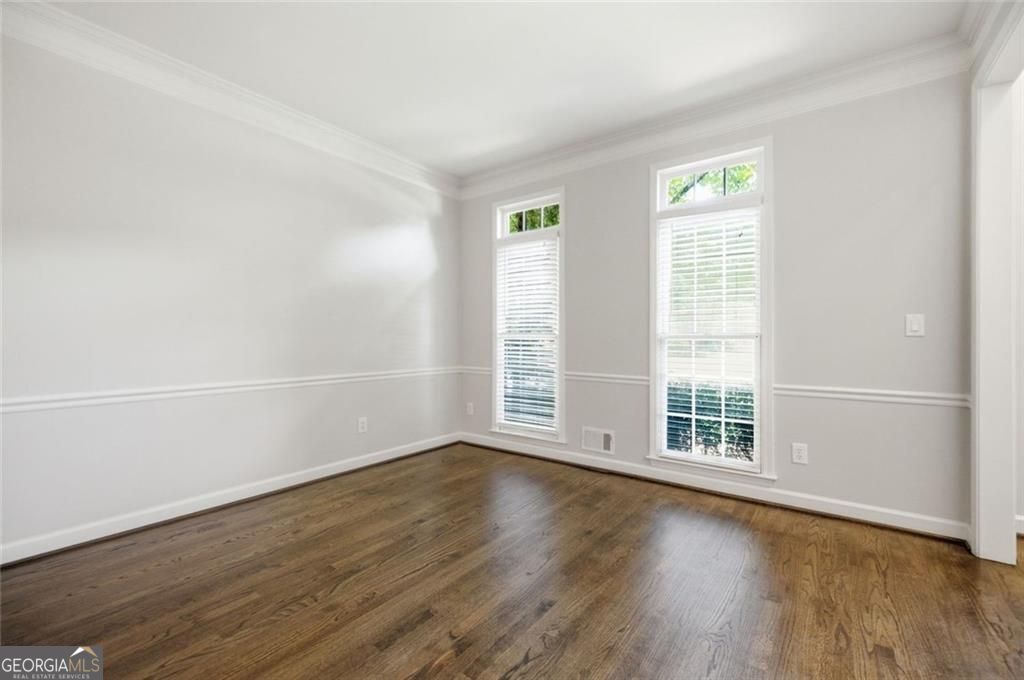 2046 Kinsmon Drive Property Photo 11