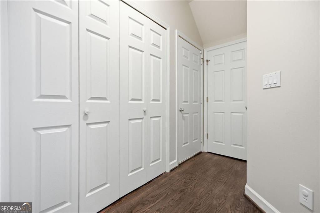 2046 Kinsmon Drive Property Photo 13