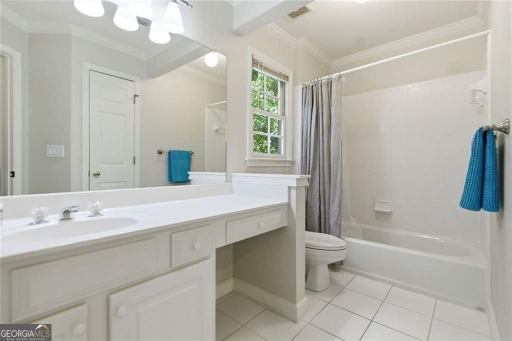 2046 Kinsmon Drive Property Photo 24