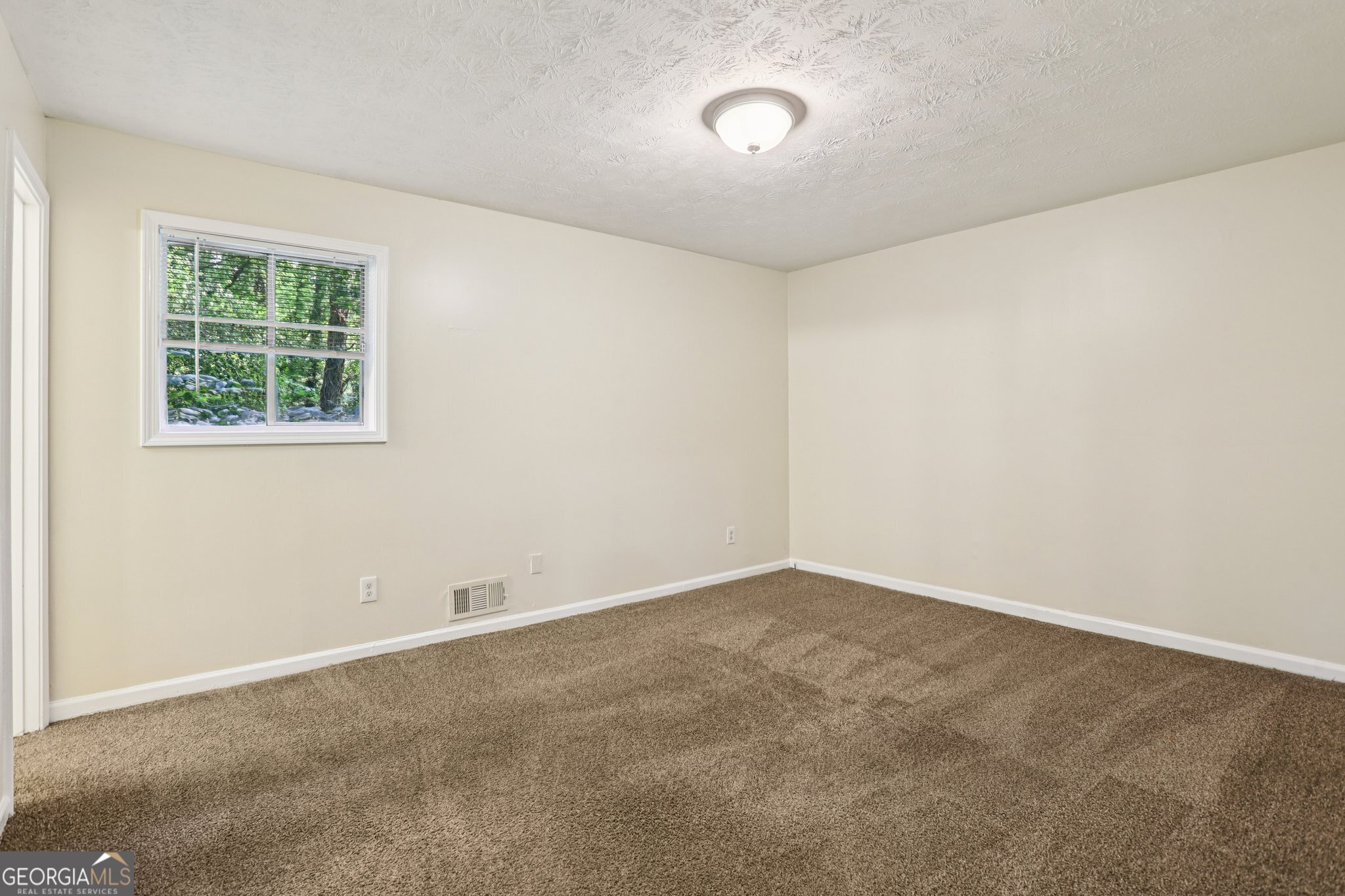 5802 Simone Drive Property Photo 23