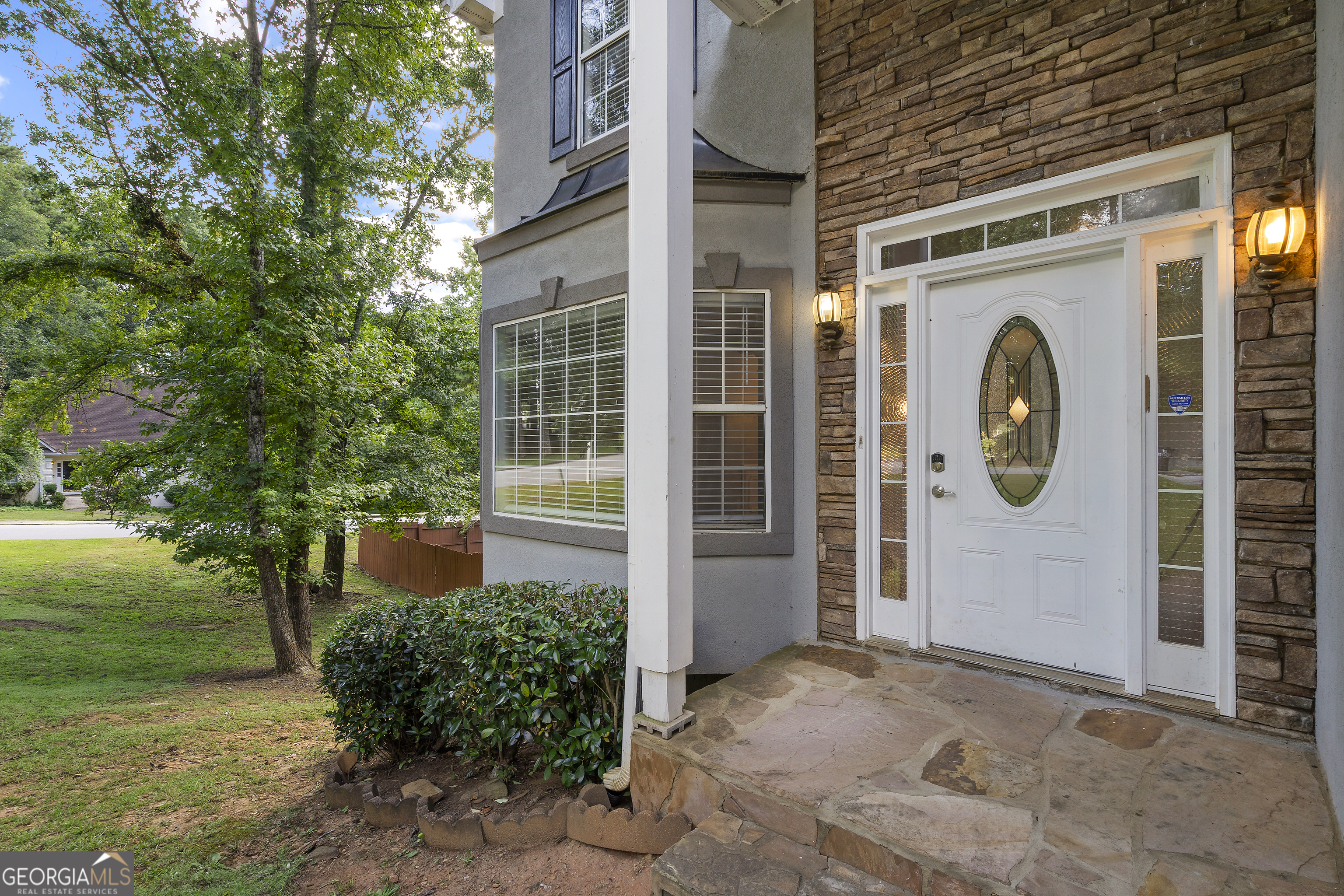 9569 Lakeview Court Property Photo 3