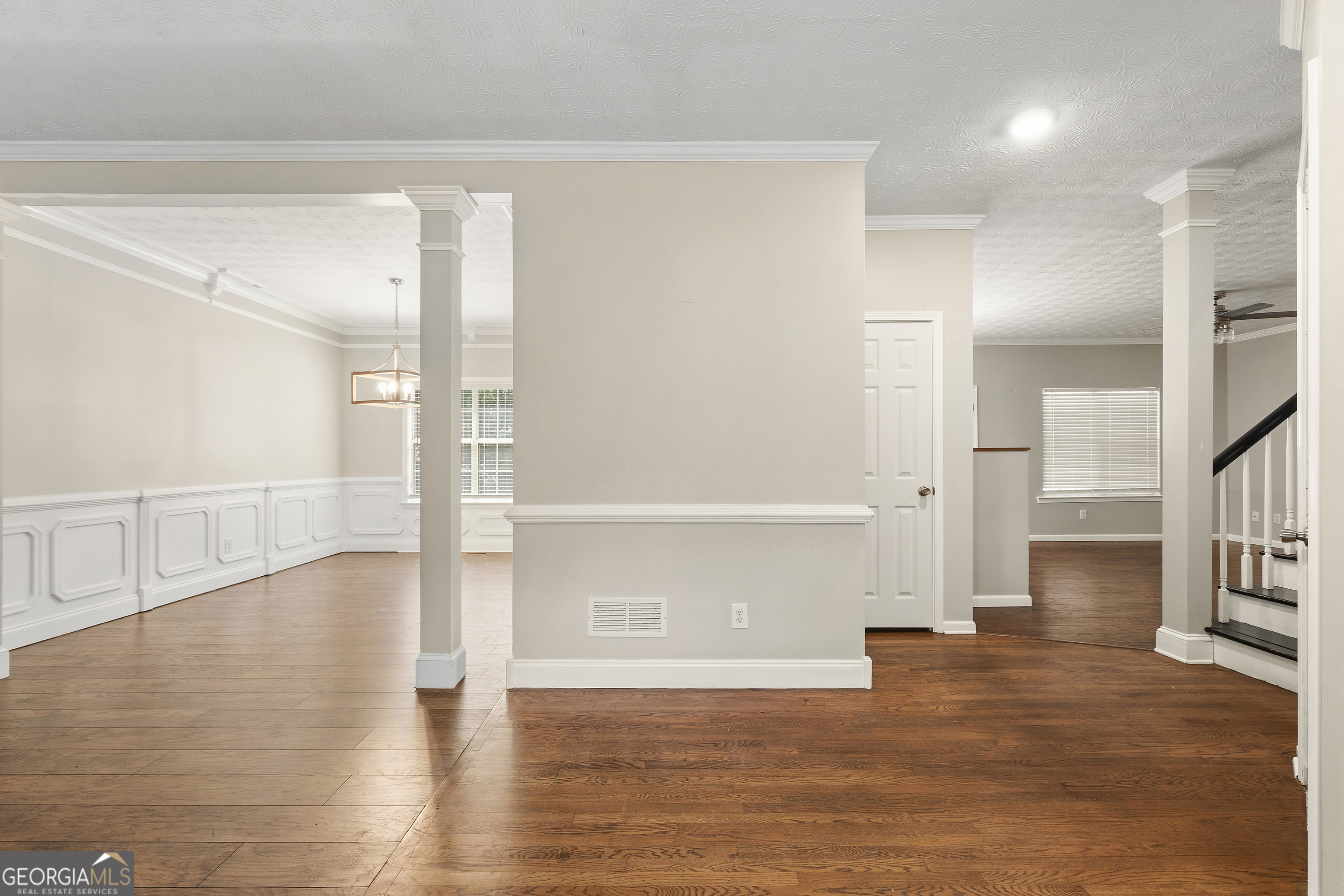 9569 Lakeview Court Property Photo 4