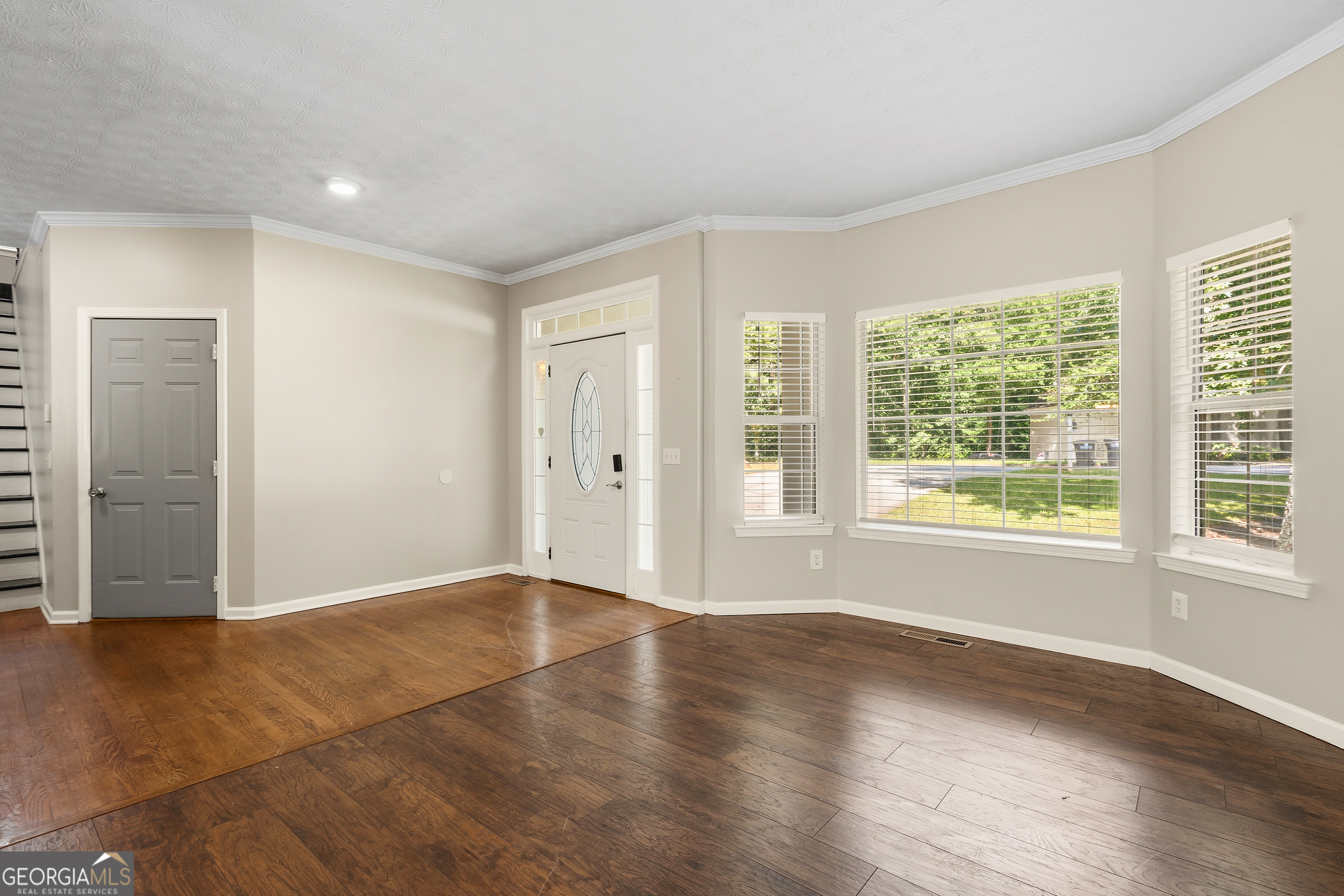 9569 Lakeview Court Property Photo 7